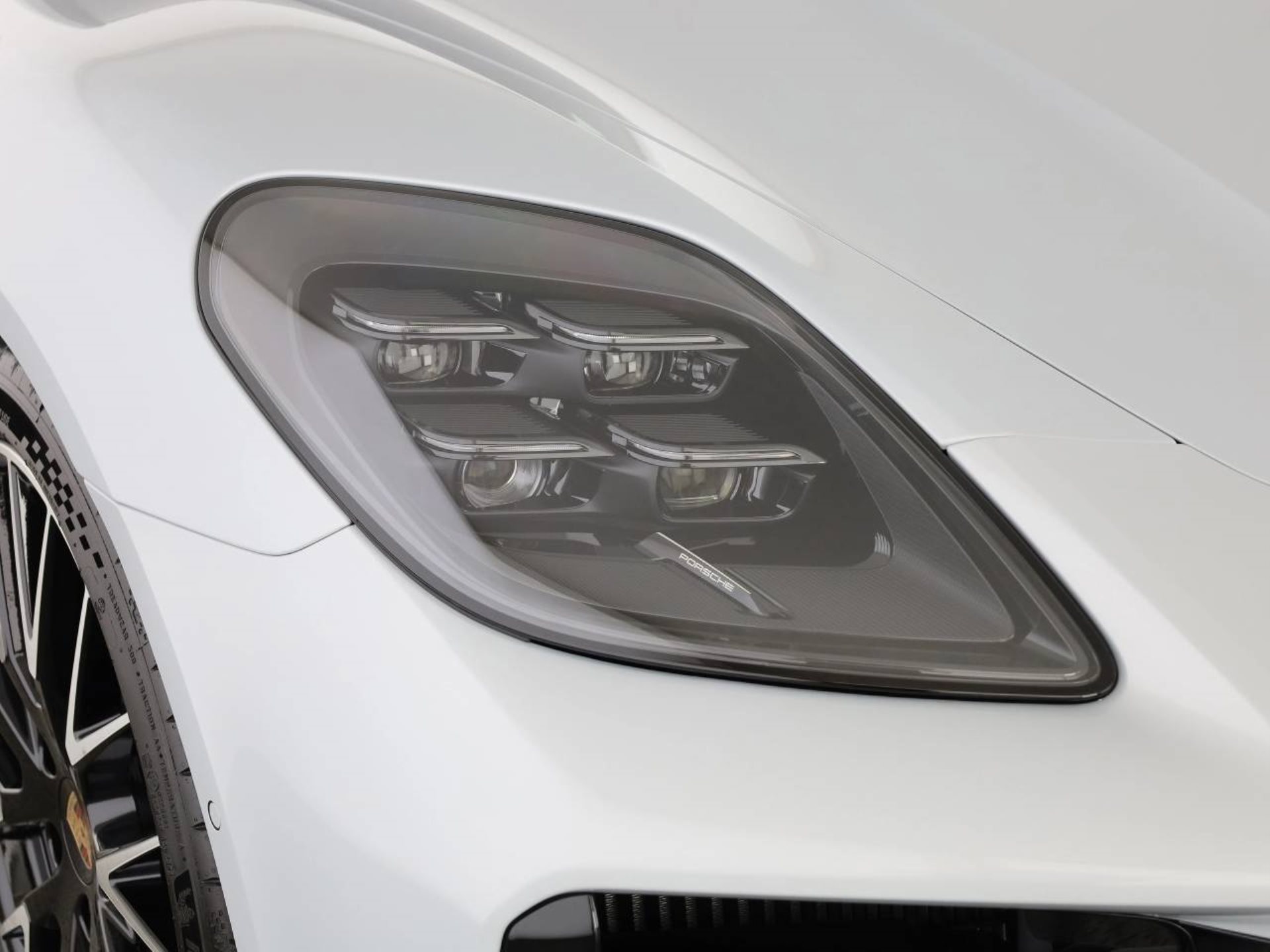 PORSCHE Panamera 4S E-Hybrid-image-19