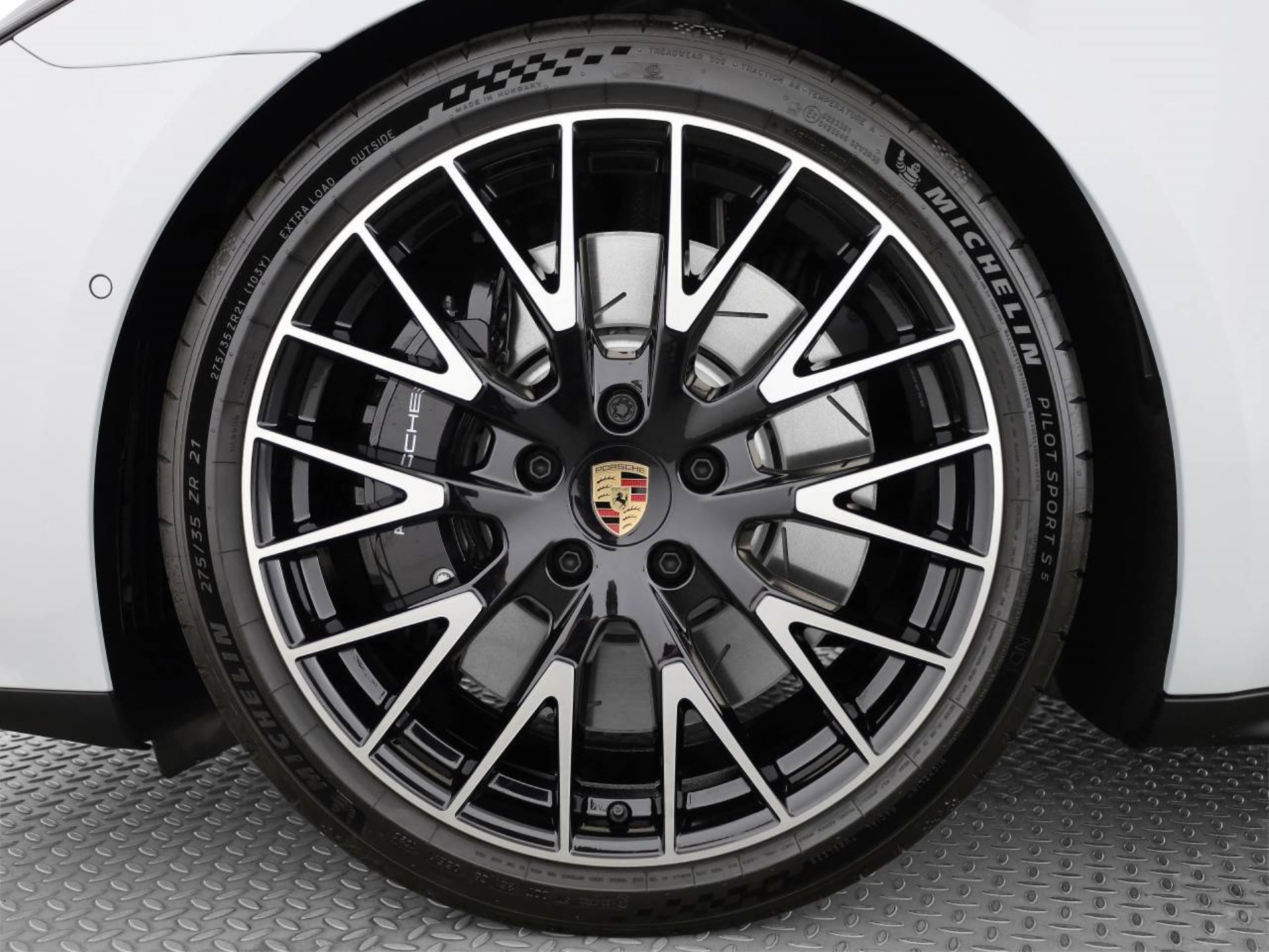 PORSCHE Panamera 4S E-Hybrid-image-7