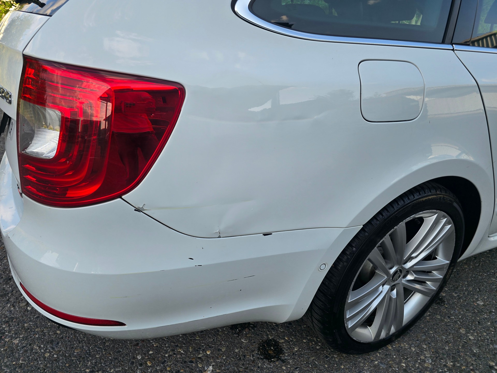 SKODA Superb Combi 2.0 TDi Elegance 4x4 DSG-image-11