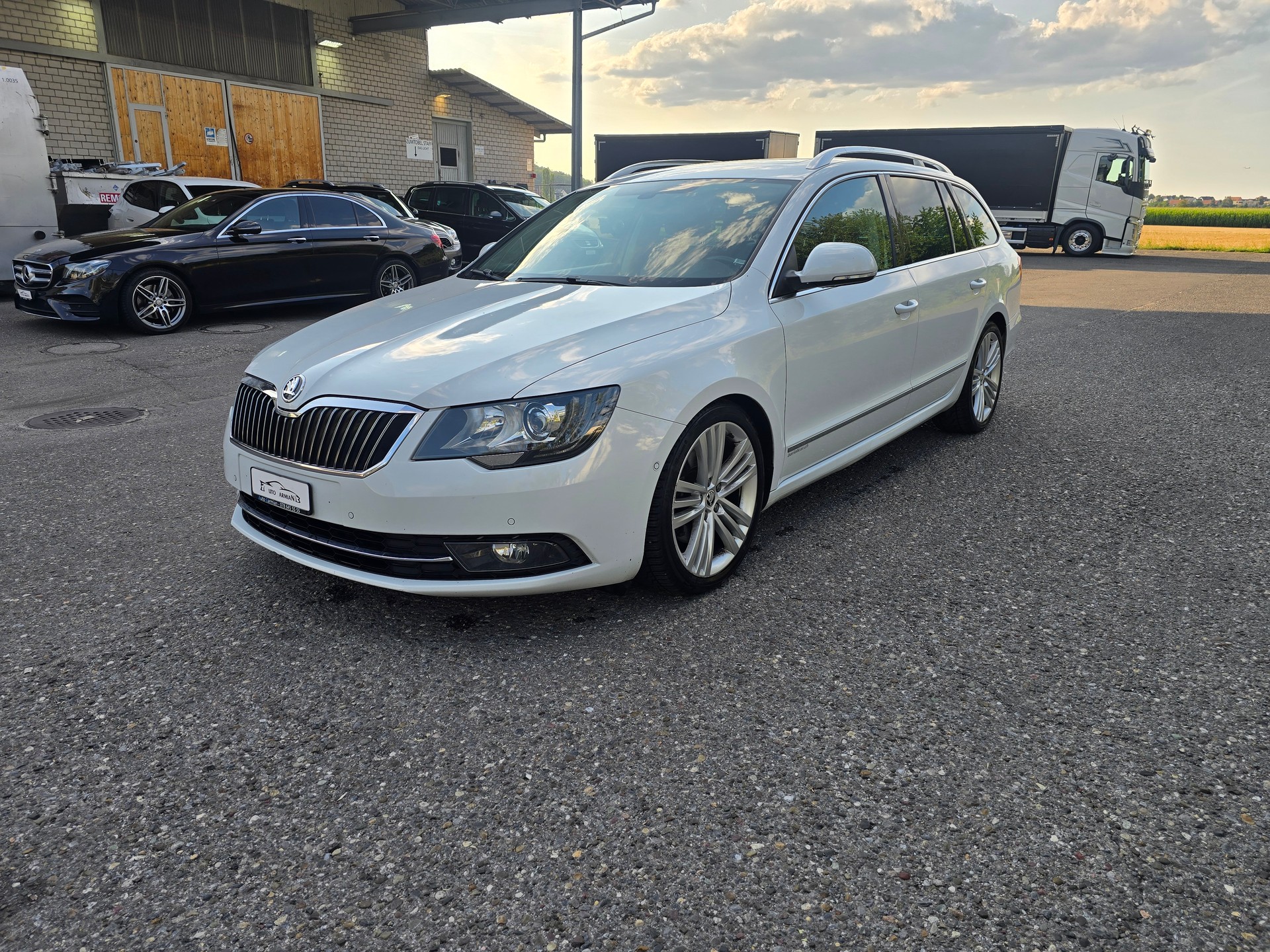 SKODA Superb Combi 2.0 TDi Elegance 4x4 DSG-image-1