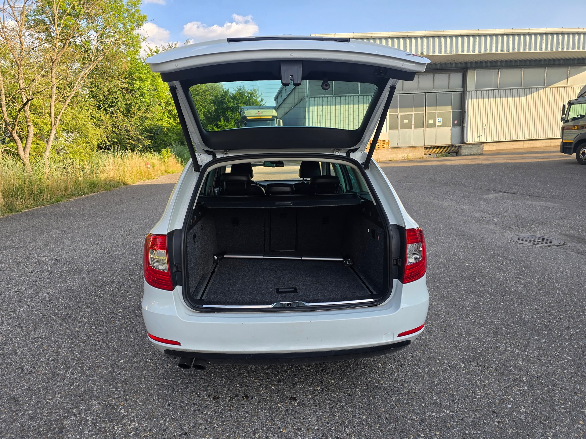 SKODA Superb Combi 2.0 TDi Elegance 4x4 DSG-image-6