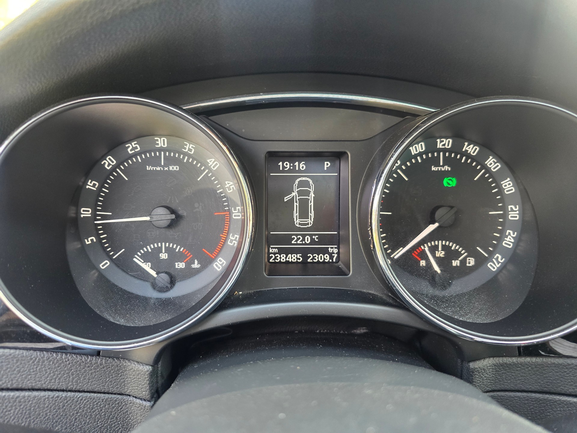 SKODA Superb Combi 2.0 TDi Elegance 4x4 DSG-image-20