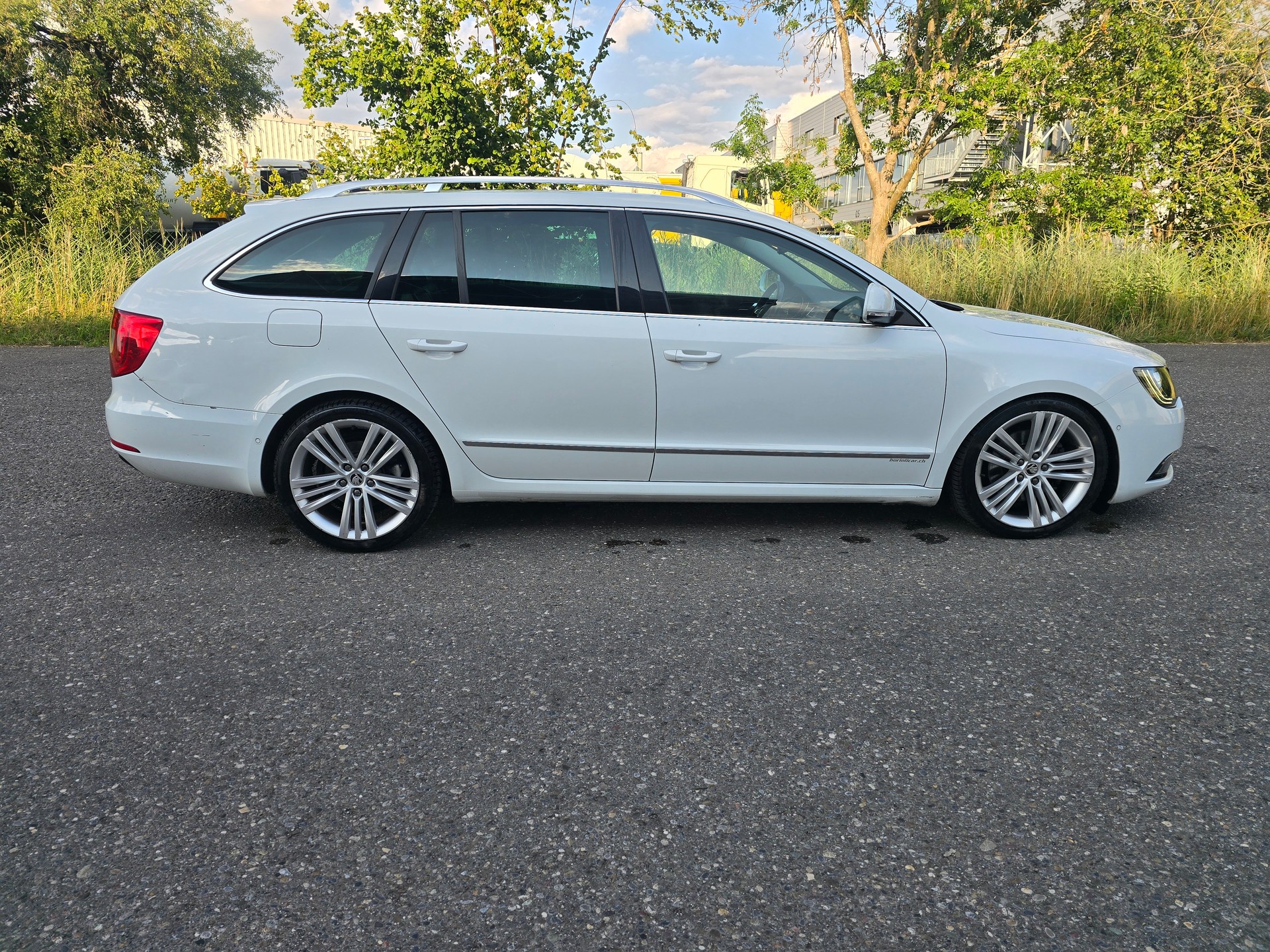 SKODA Superb Combi 2.0 TDi Elegance 4x4 DSG-image-9