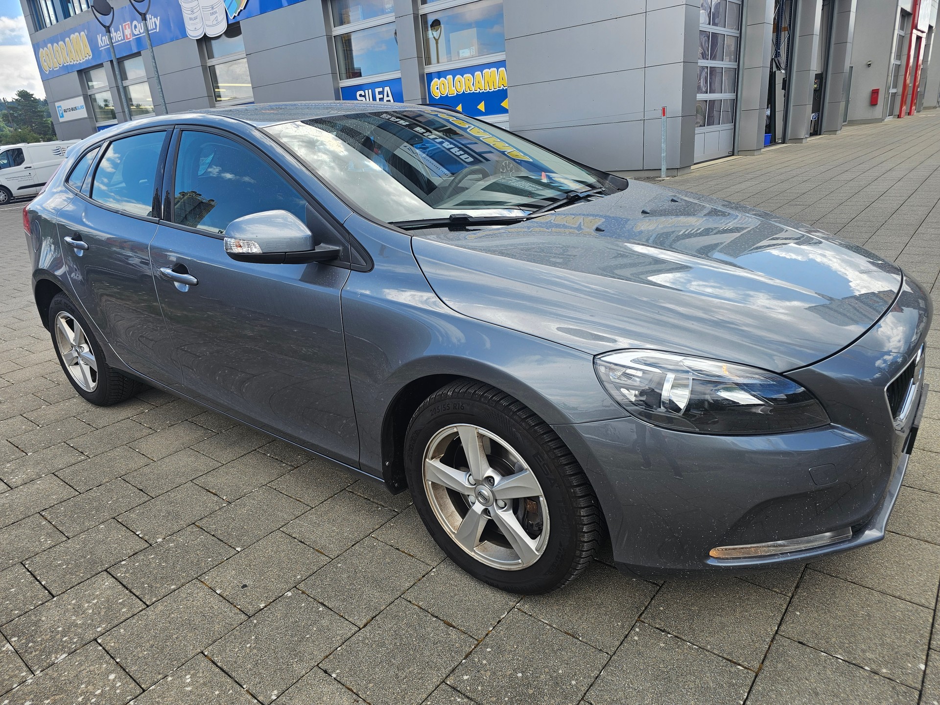 VOLVO V40 D3 Kinetic Geartronic-image-2