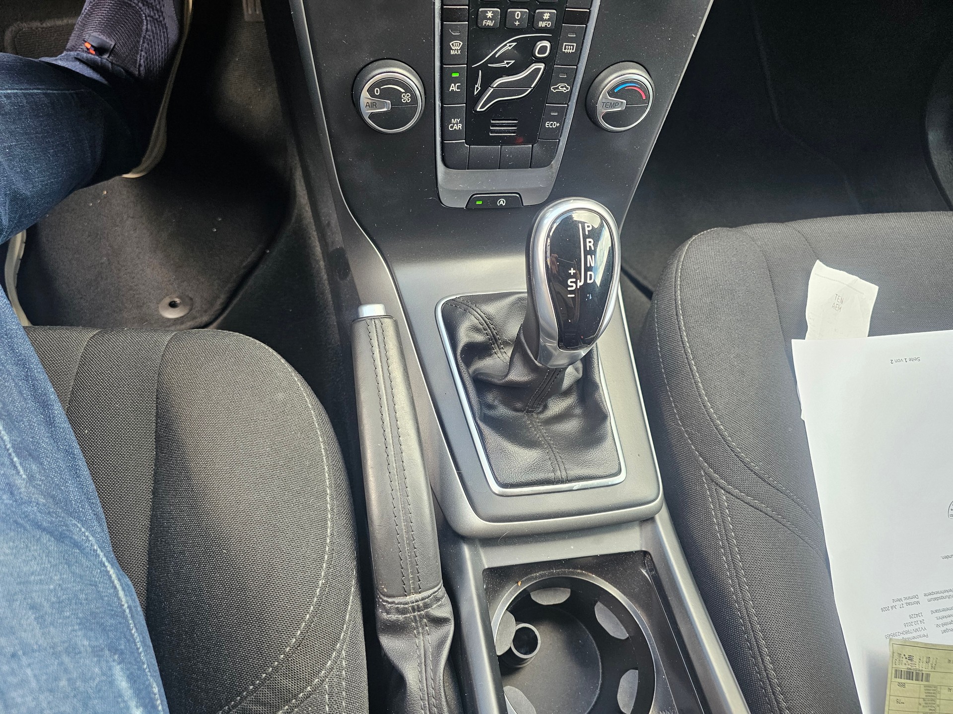 VOLVO V40 D3 Kinetic Geartronic-image-12