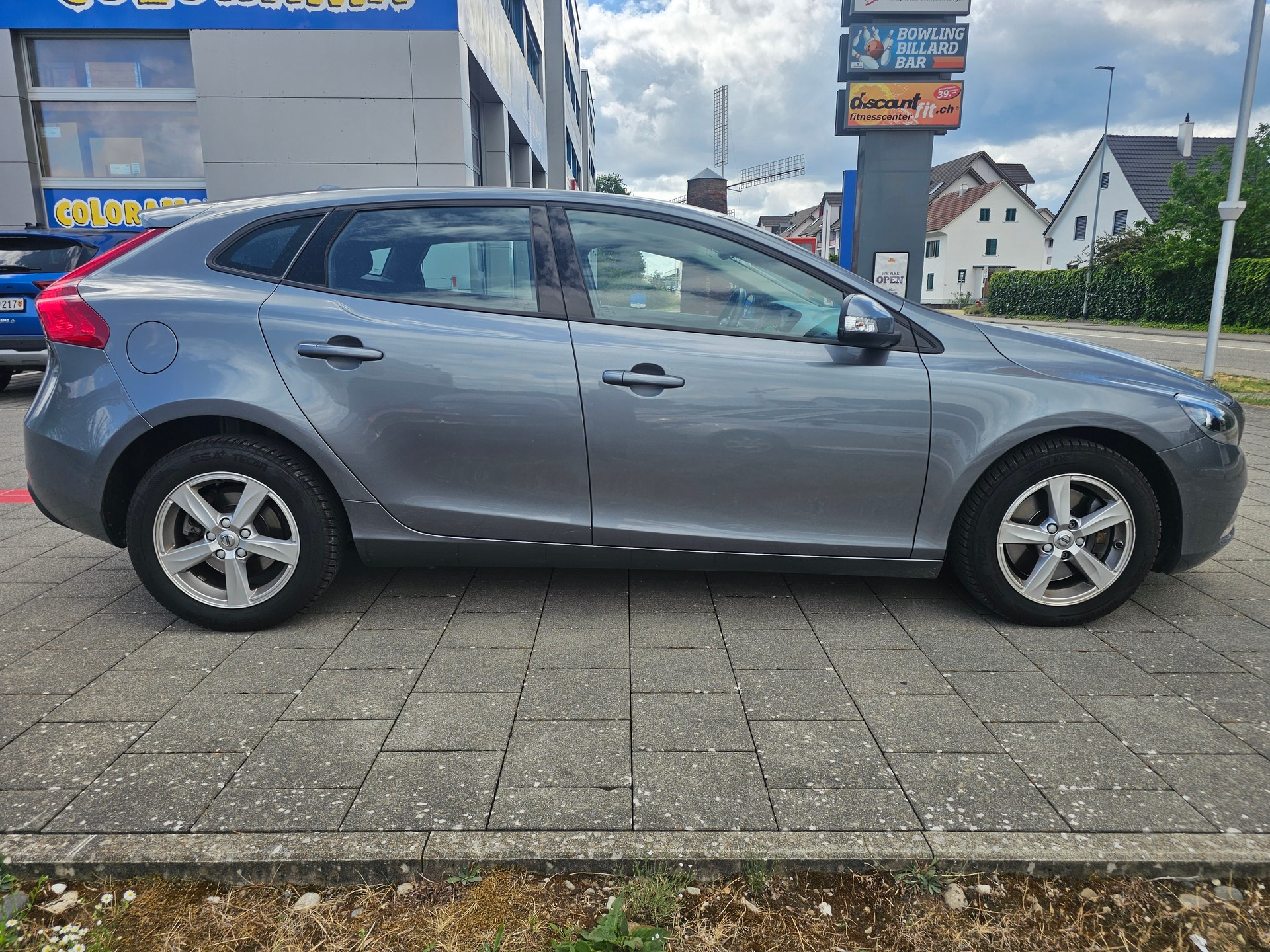 VOLVO V40 D3 Kinetic Geartronic-image-5