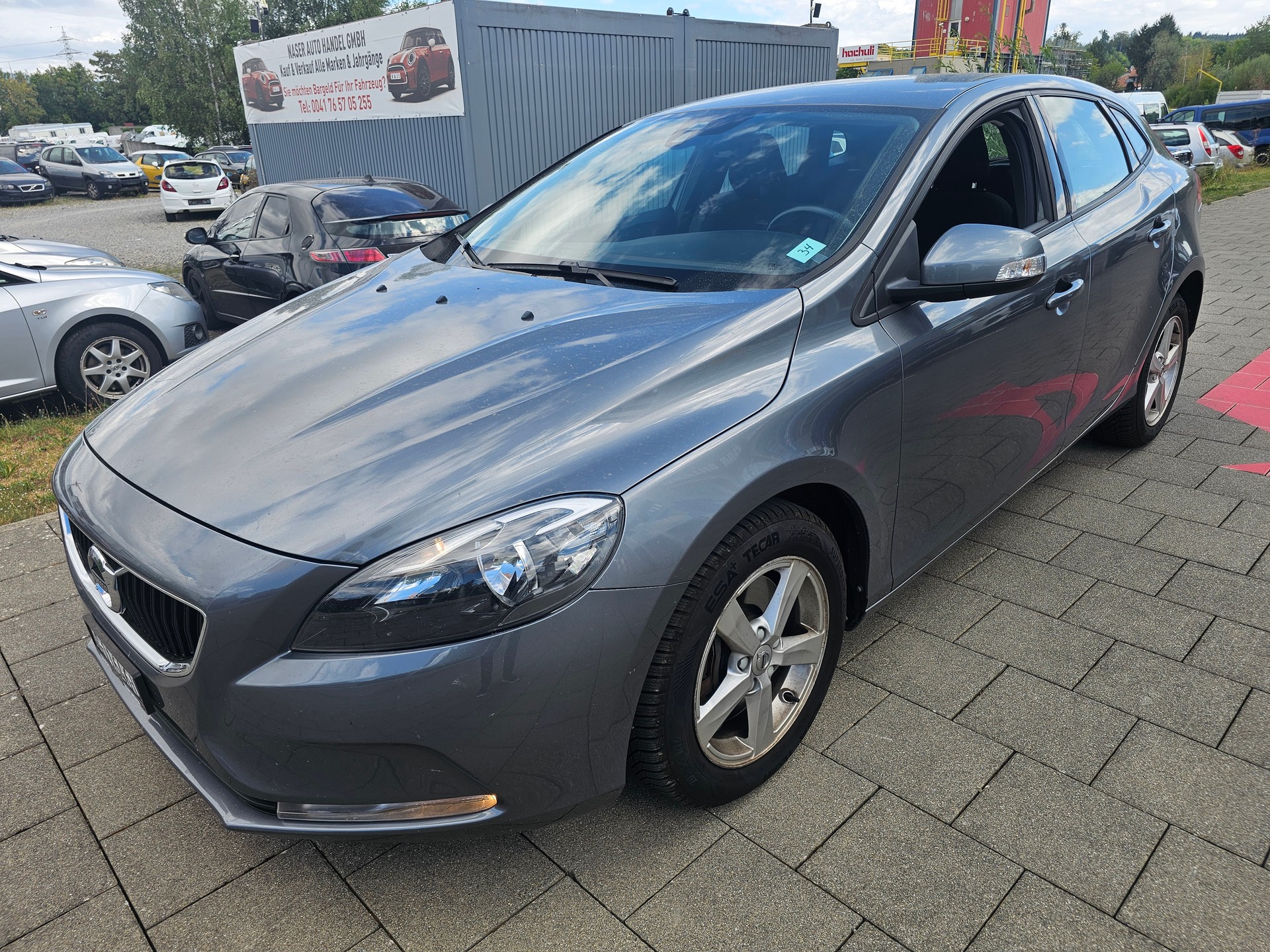 VOLVO V40 D3 Kinetic Geartronic-image-1