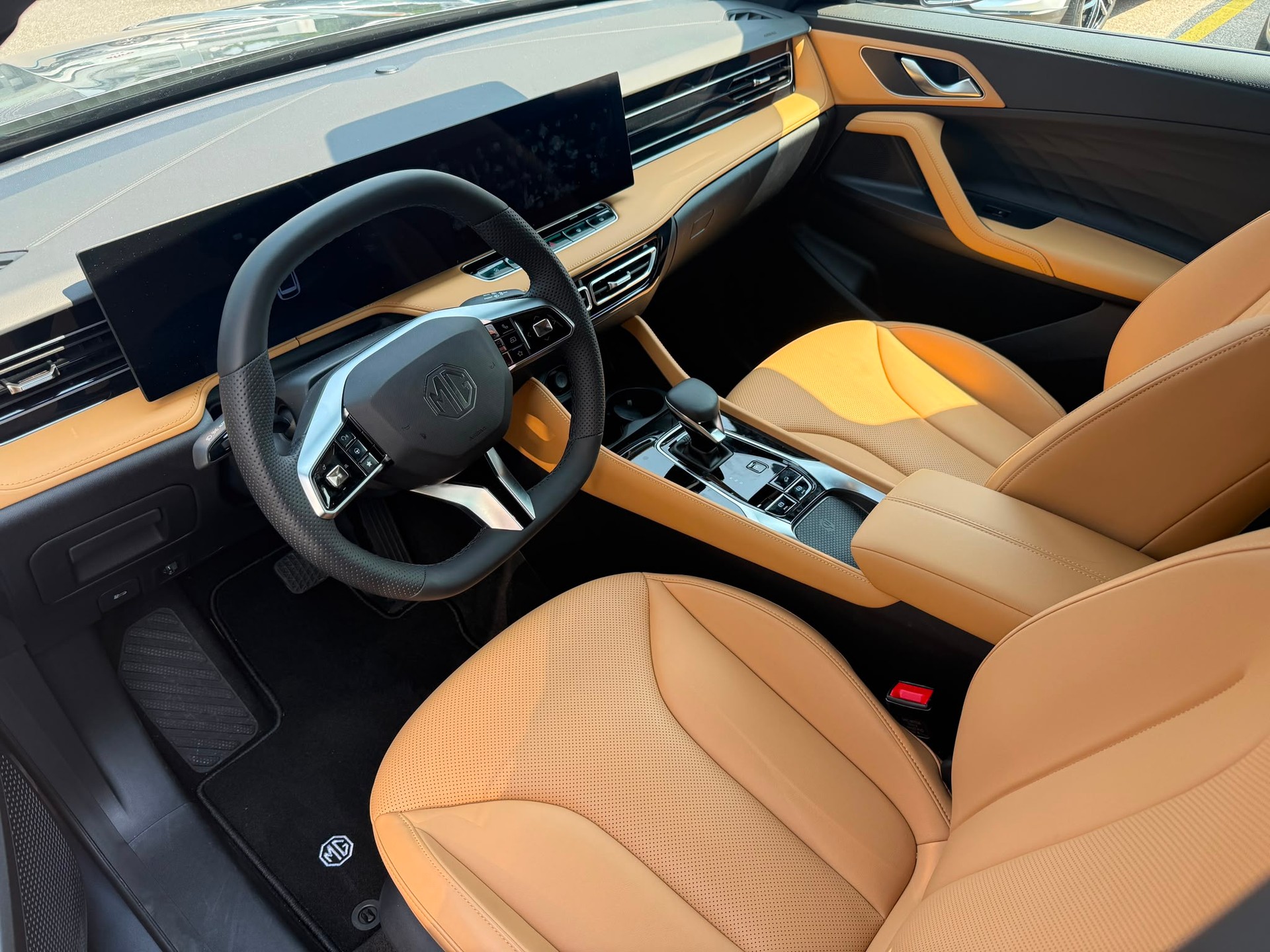 MG HS 1.5 T HEV Luxury-image-10