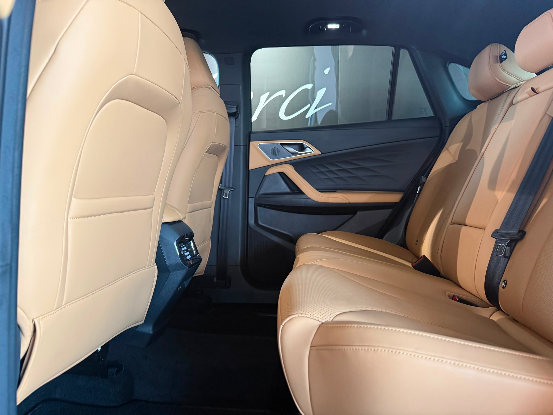 MG HS 1.5 T HEV Luxury-image-9