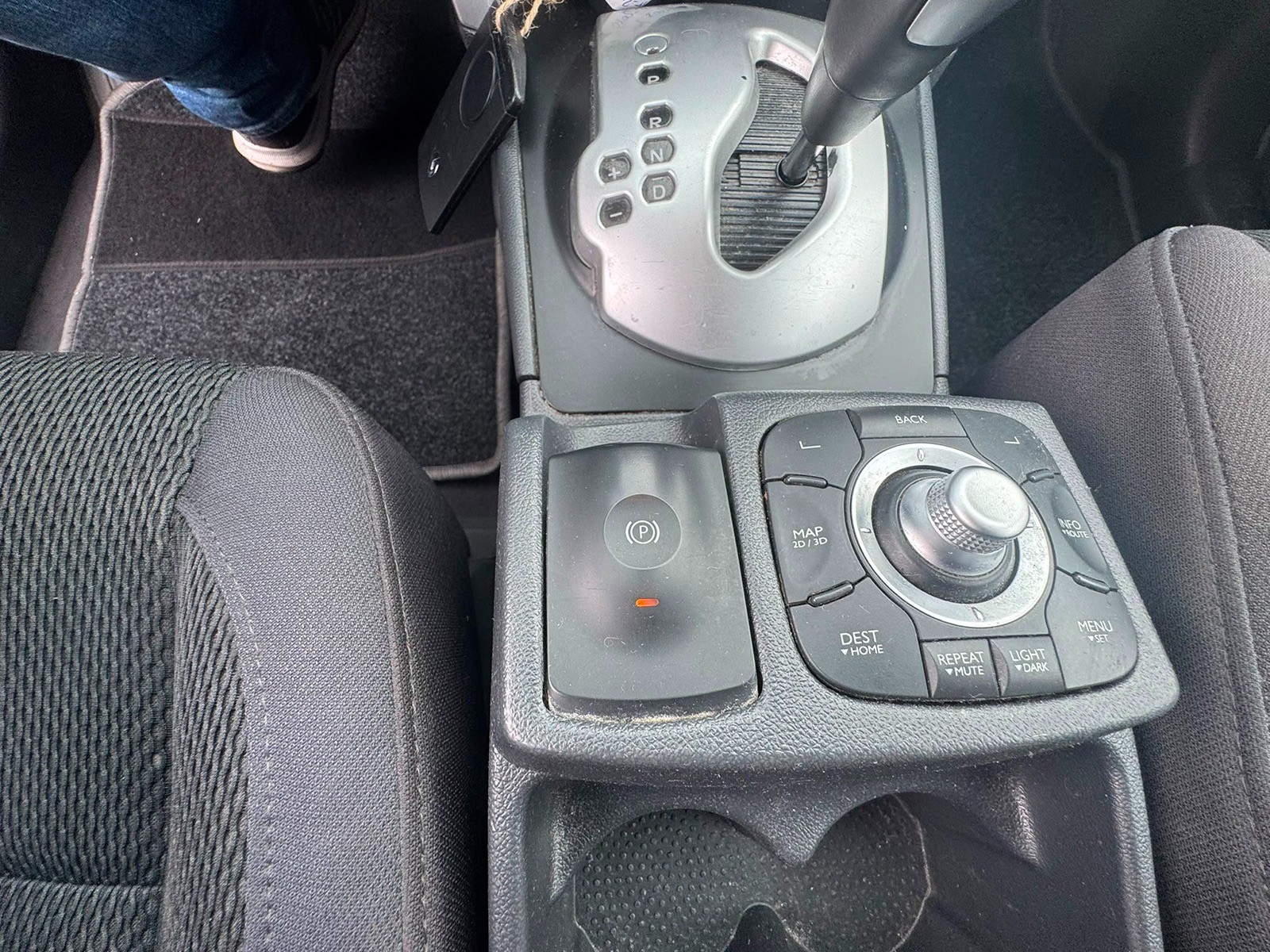 RENAULT Koleos 2.0 dCi Dynamique 4x4 Automatic-image-13