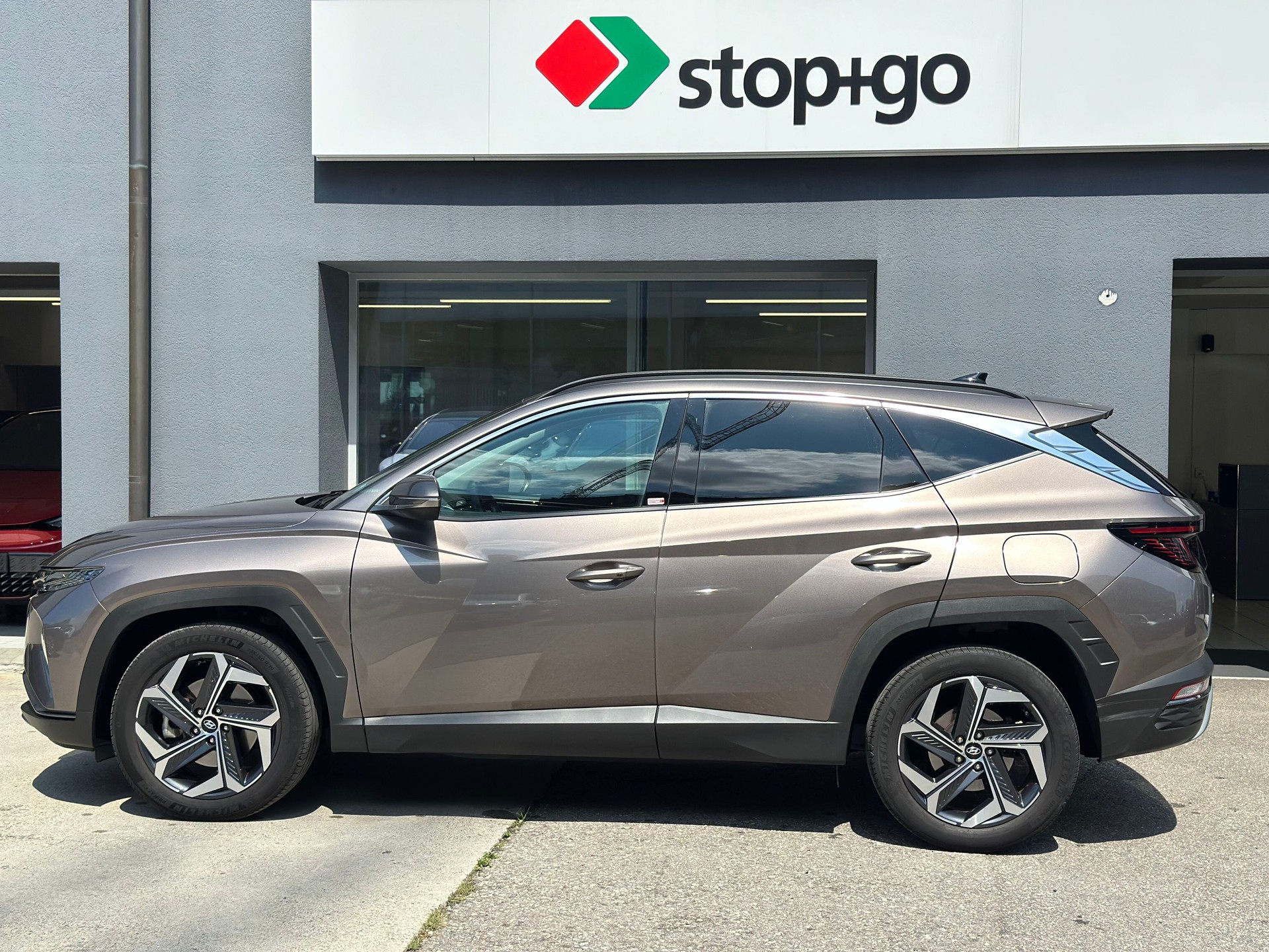 HYUNDAI Tucson 1.6 TGDI HEV Amplia 2WD-image-2