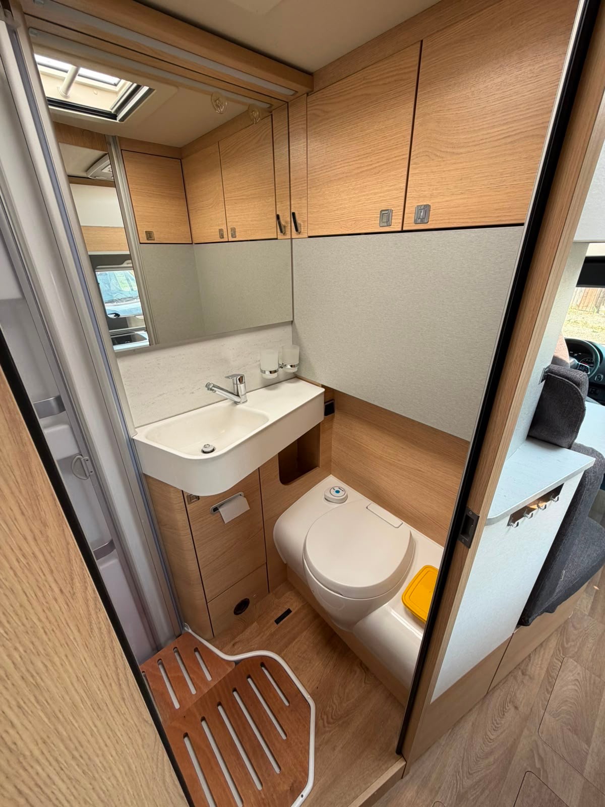MERCEDES-BENZ ***HYMER BMC 580MC***AUTOMAT 9G-TRONIC ***170PS***LÄNGSBETT***NEUWERTIGER-ZUSTAND***VOLL-LED-SCHEINWERFER***-image-15