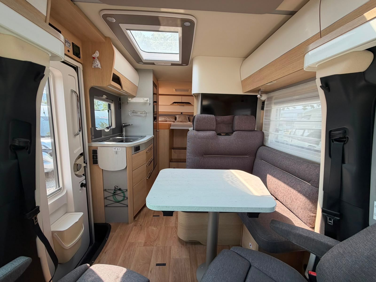 MERCEDES-BENZ ***HYMER BMC 580MC***AUTOMAT 9G-TRONIC ***170PS***LÄNGSBETT***NEUWERTIGER-ZUSTAND***VOLL-LED-SCHEINWERFER***-image-11