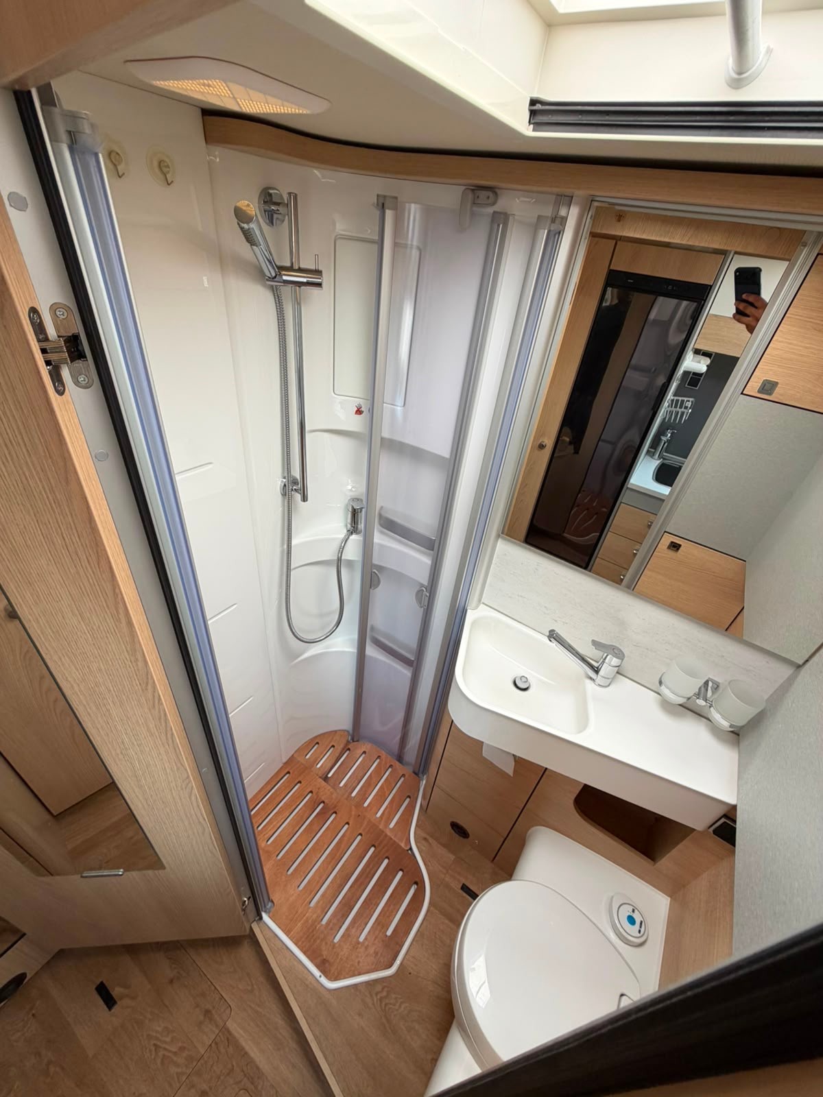 MERCEDES-BENZ ***HYMER BMC 580MC***AUTOMAT 9G-TRONIC ***170PS***LÄNGSBETT***NEUWERTIGER-ZUSTAND***VOLL-LED-SCHEINWERFER***-image-18