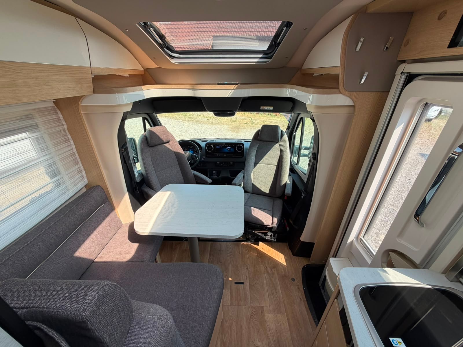 MERCEDES-BENZ ***HYMER BMC 580MC***AUTOMAT 9G-TRONIC ***170PS***LÄNGSBETT***NEUWERTIGER-ZUSTAND***VOLL-LED-SCHEINWERFER***-image-26