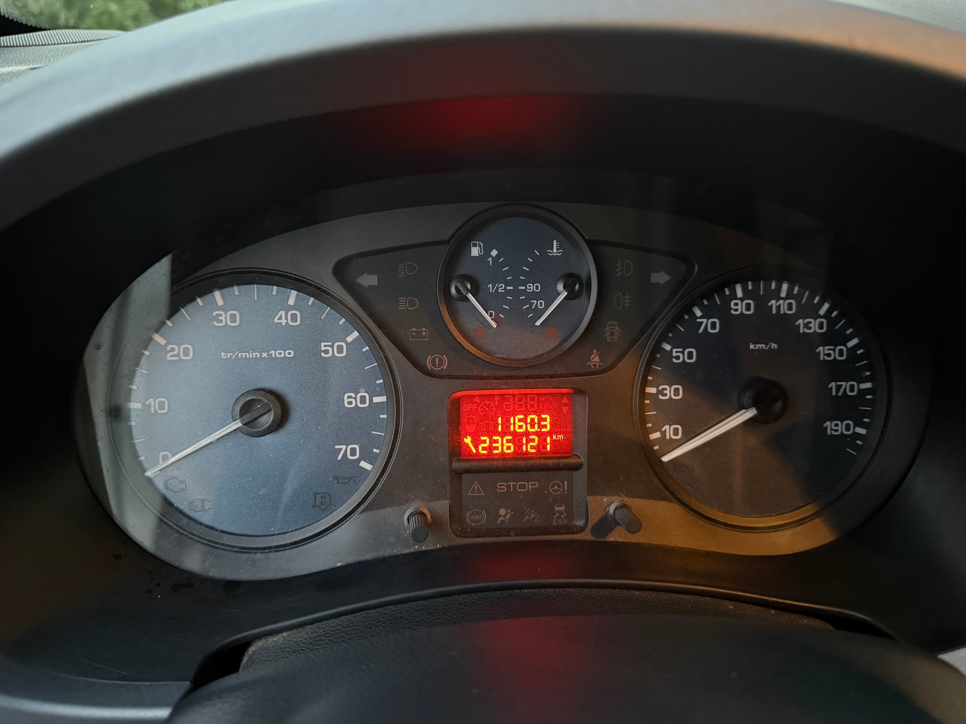 PEUGEOT Partner 1.6 e-HDI Active-image-9