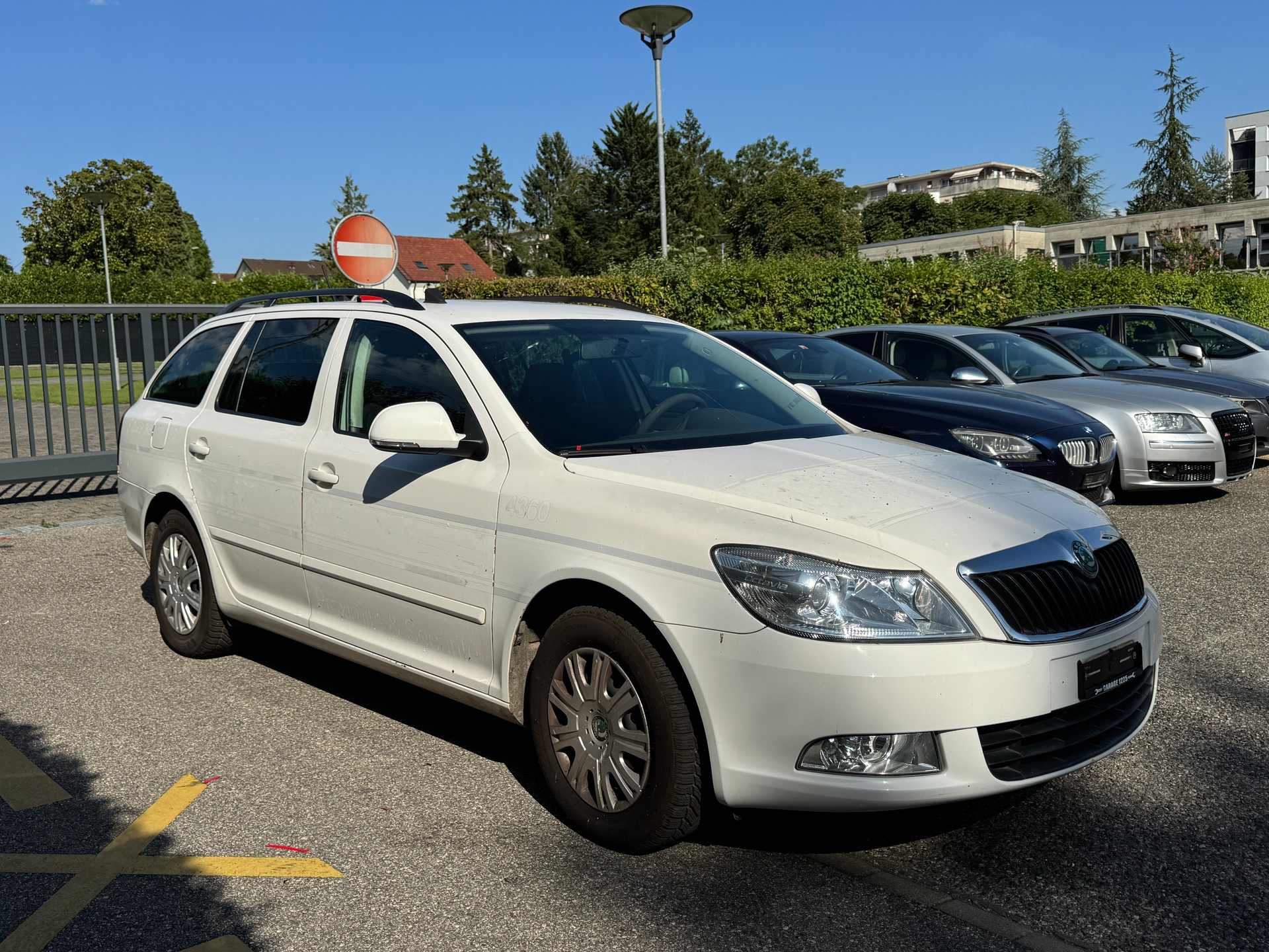 SKODA Octavia Combi 1.8 TSI Ambiente DSG-image-2