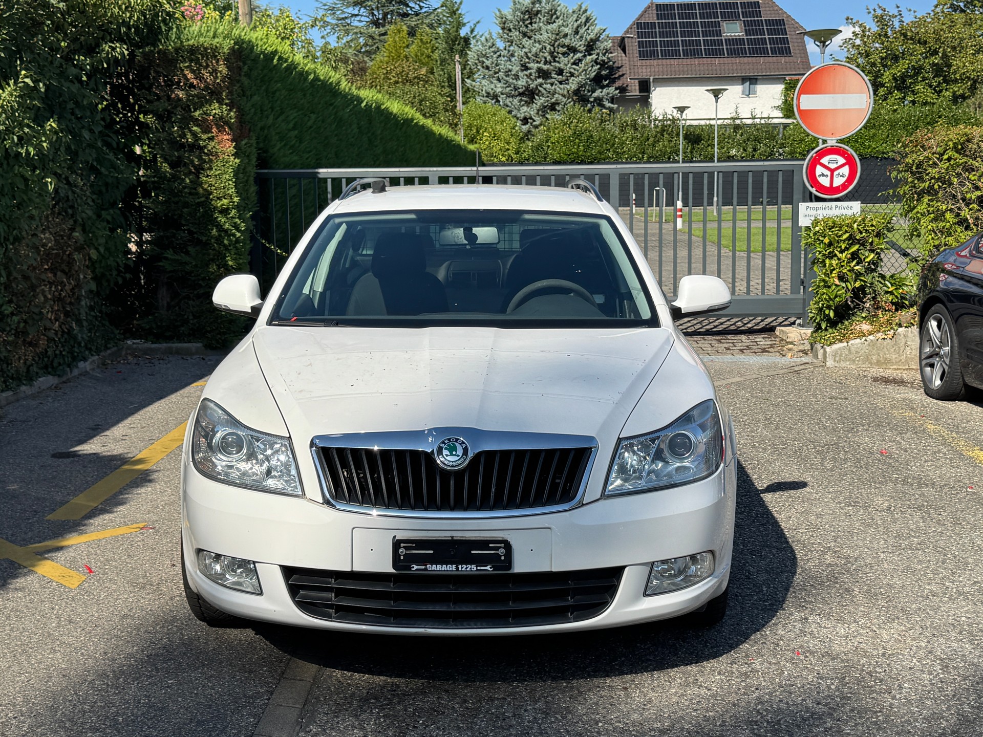 SKODA Octavia Combi 1.8 TSI Ambiente DSG-image-0