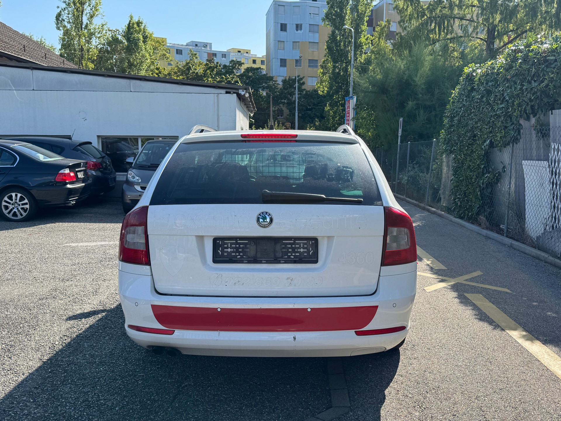SKODA Octavia Combi 1.8 TSI Ambiente DSG-image-4