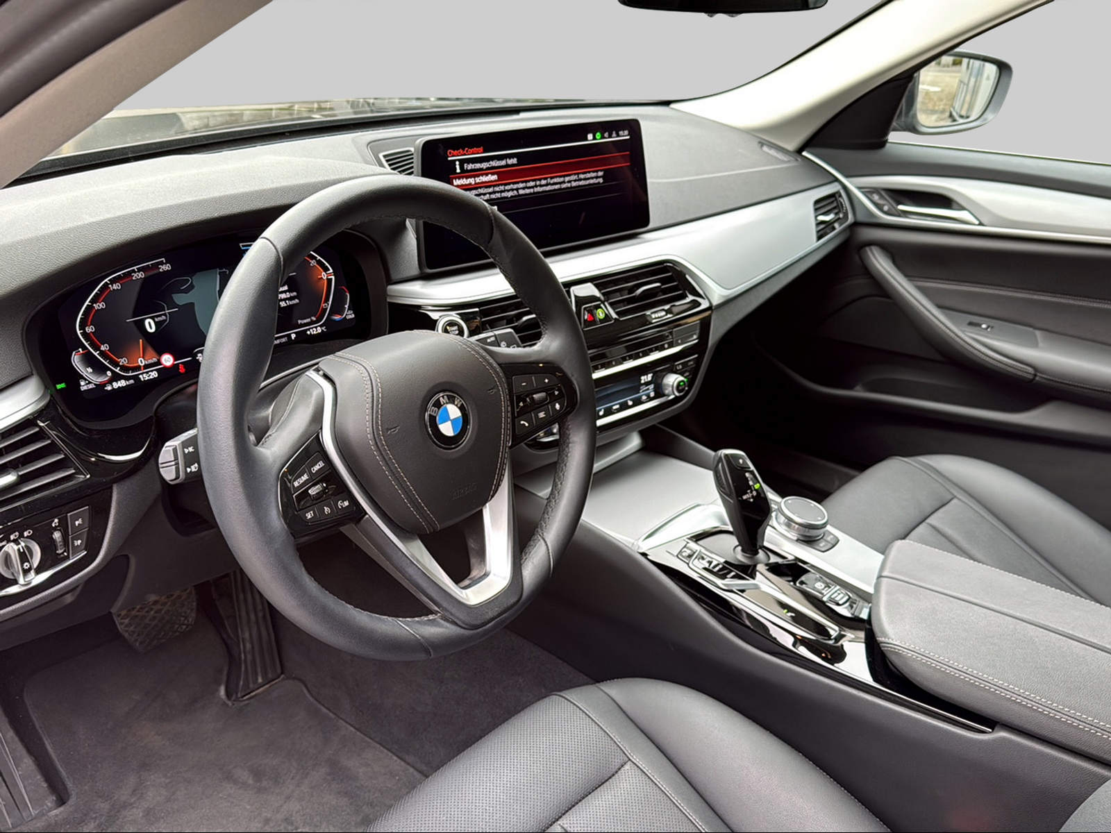 BMW 520d xDrive 48V Touring Steptronic-image-7