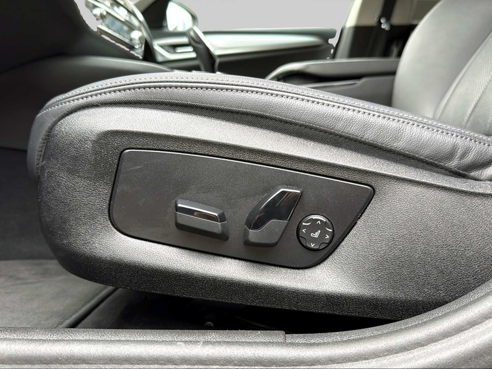 BMW 520d xDrive 48V Touring Steptronic-image-12