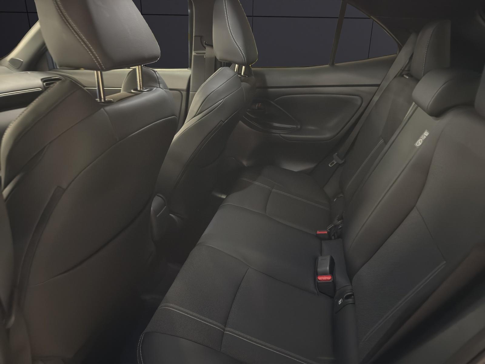 TOYOTA Yaris Cross 1.5 VVT-i HSD Premium AWD-i-image-15