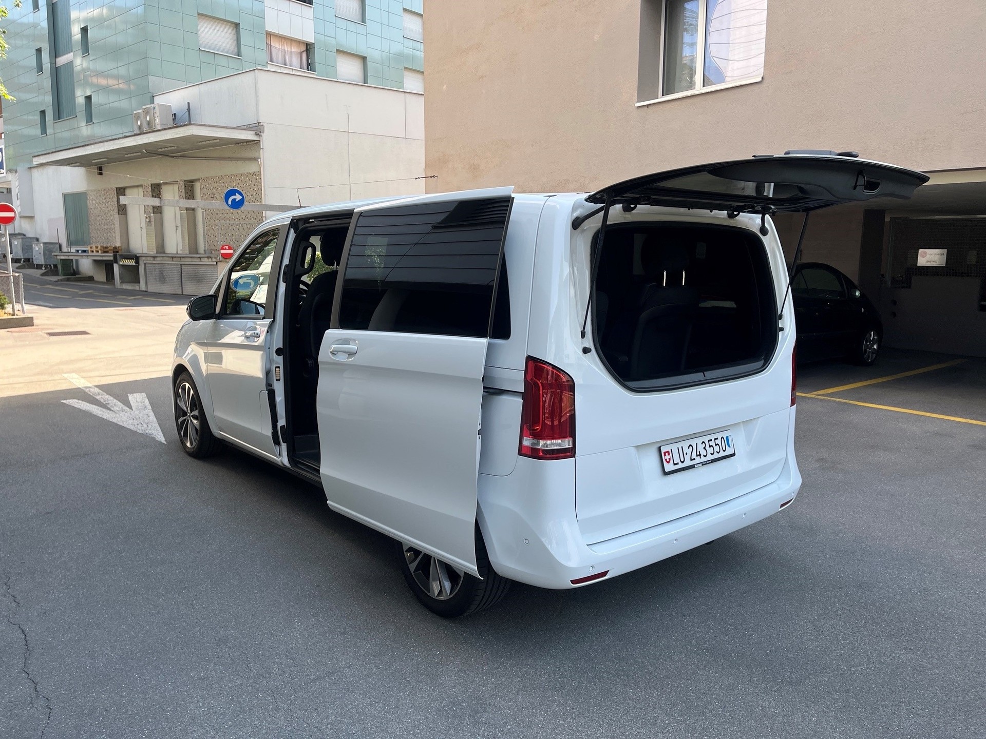 MERCEDES-BENZ V 250 d kurz-image-5
