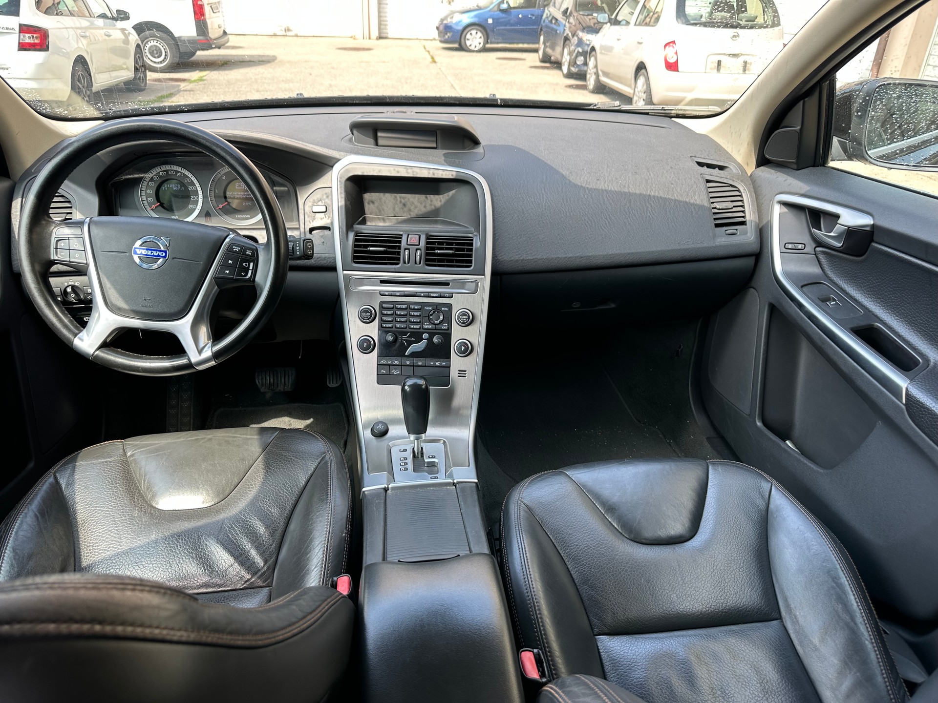 VOLVO XC60 D3 AWD Momentum Geartronic-image-9