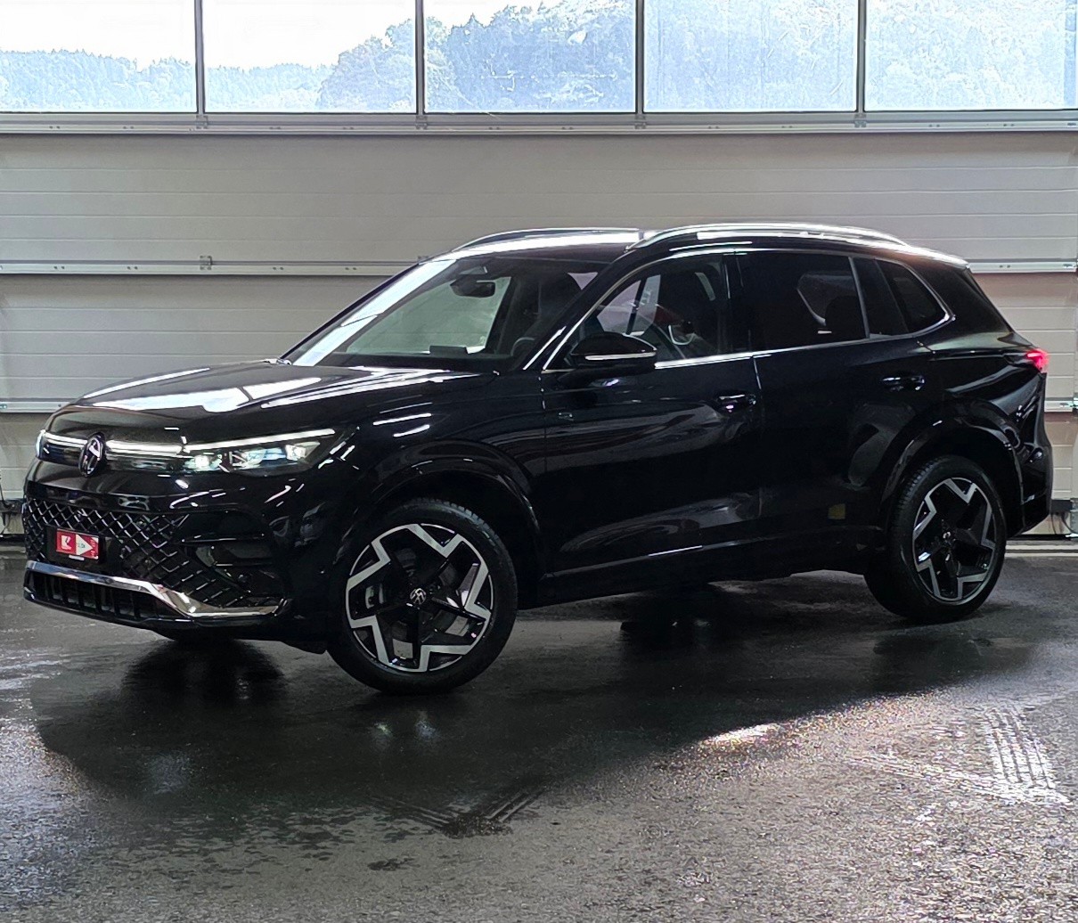 VW Tiguan 2.0 TDI SCR R-Line 4Motion DSG *360°Kamera*Sitz-&Lenkradheizung*Massagefunktion*ACC&Spurhalteassistent*Parkassistent*-image-0