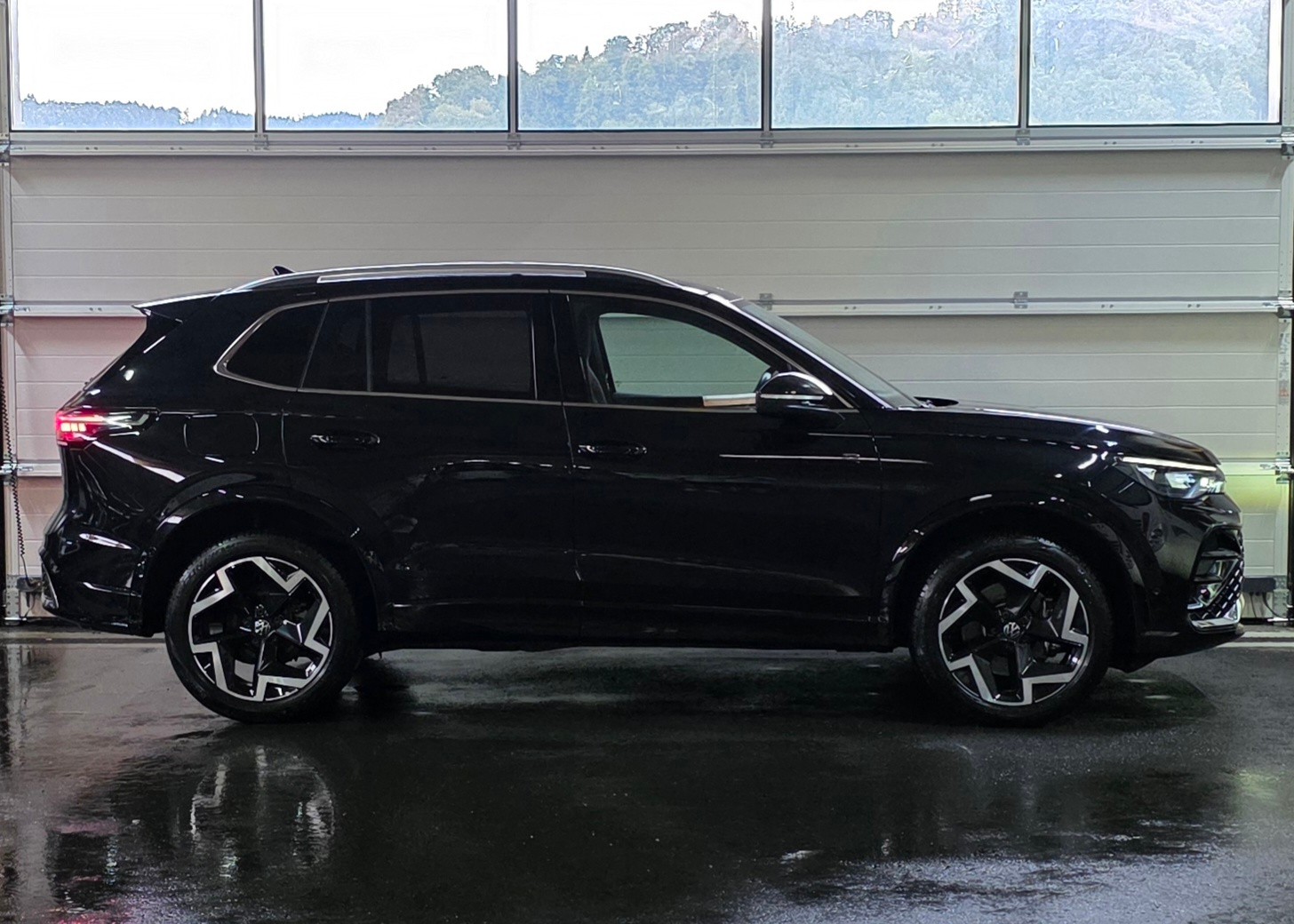 VW Tiguan 2.0 TDI SCR R-Line 4Motion DSG *360°Kamera*Sitz-&Lenkradheizung*Massagefunktion*ACC&Spurhalteassistent*Parkassistent*-image-5