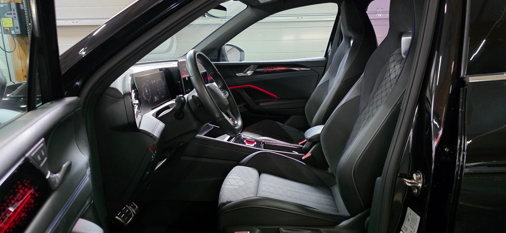 VW Tiguan 2.0 TDI SCR R-Line 4Motion DSG *360°Kamera*Sitz-&Lenkradheizung*Massagefunktion*ACC&Spurhalteassistent*Parkassistent*-image-8