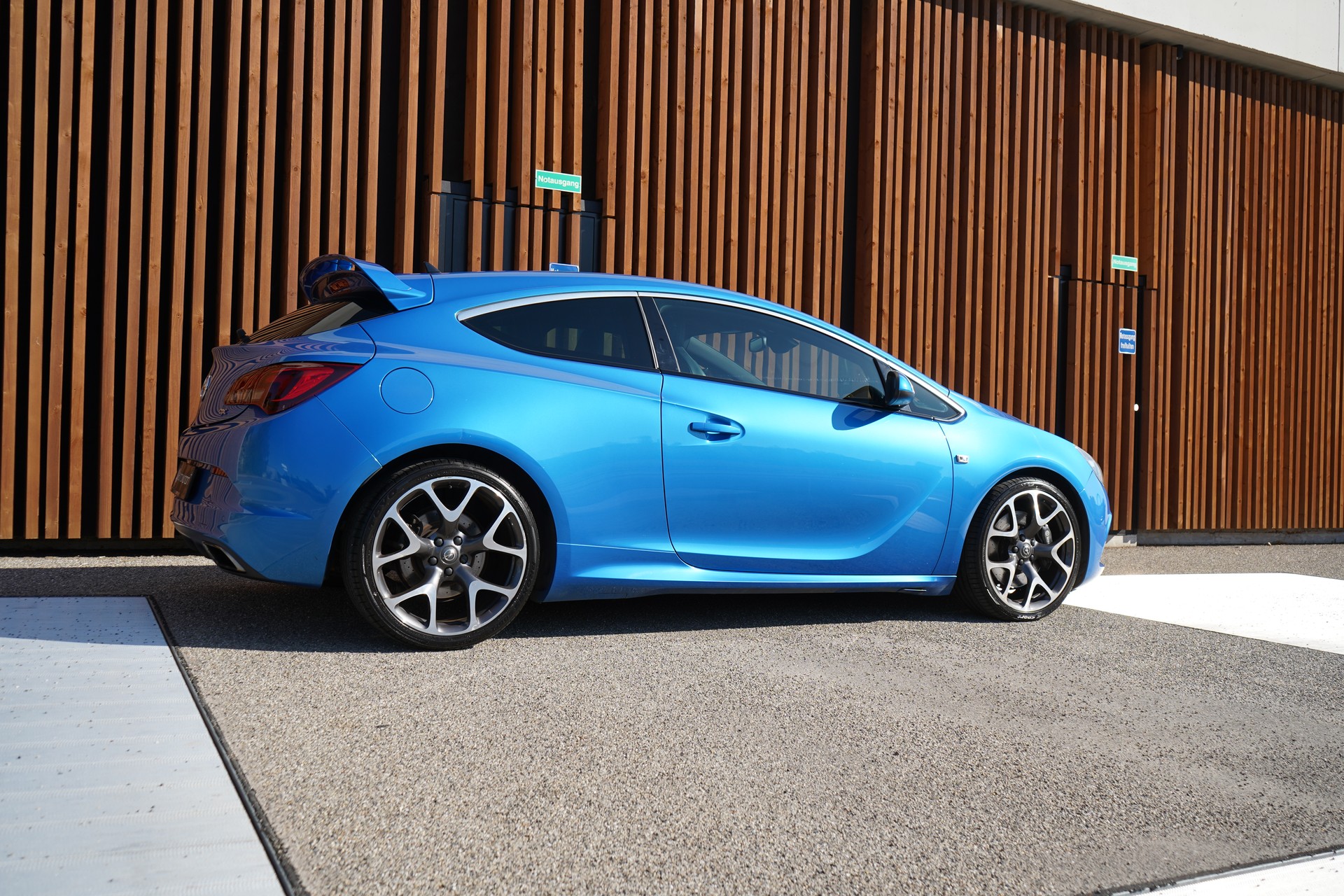 OPEL ASTRA GTC 2.0i 16V TURBO OPC l 280 PS-image-6
