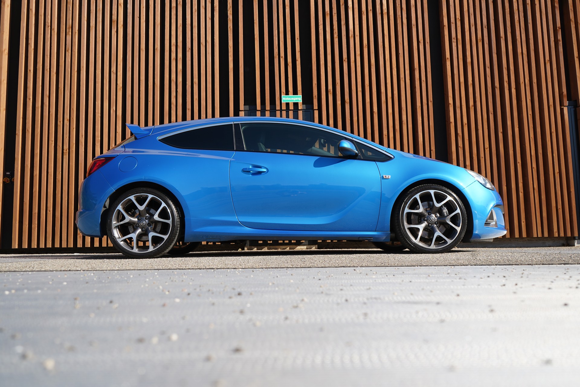 OPEL ASTRA GTC 2.0i 16V TURBO OPC l 280 PS-image-2