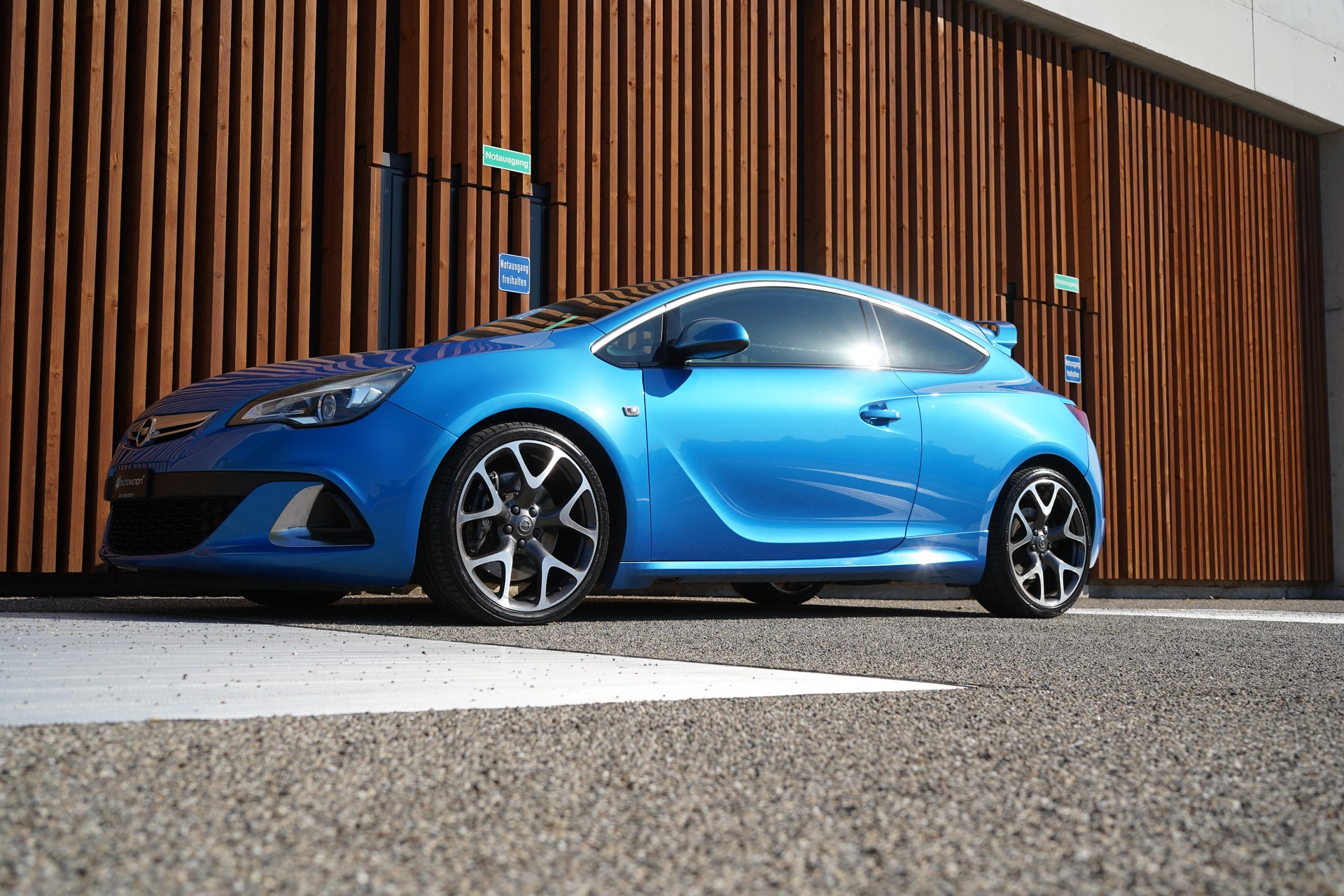 OPEL ASTRA GTC 2.0i 16V TURBO OPC l 280 PS-image-12