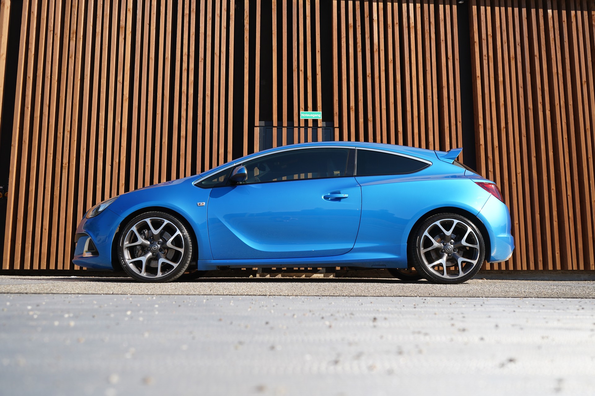 OPEL ASTRA GTC 2.0i 16V TURBO OPC l 280 PS-image-1