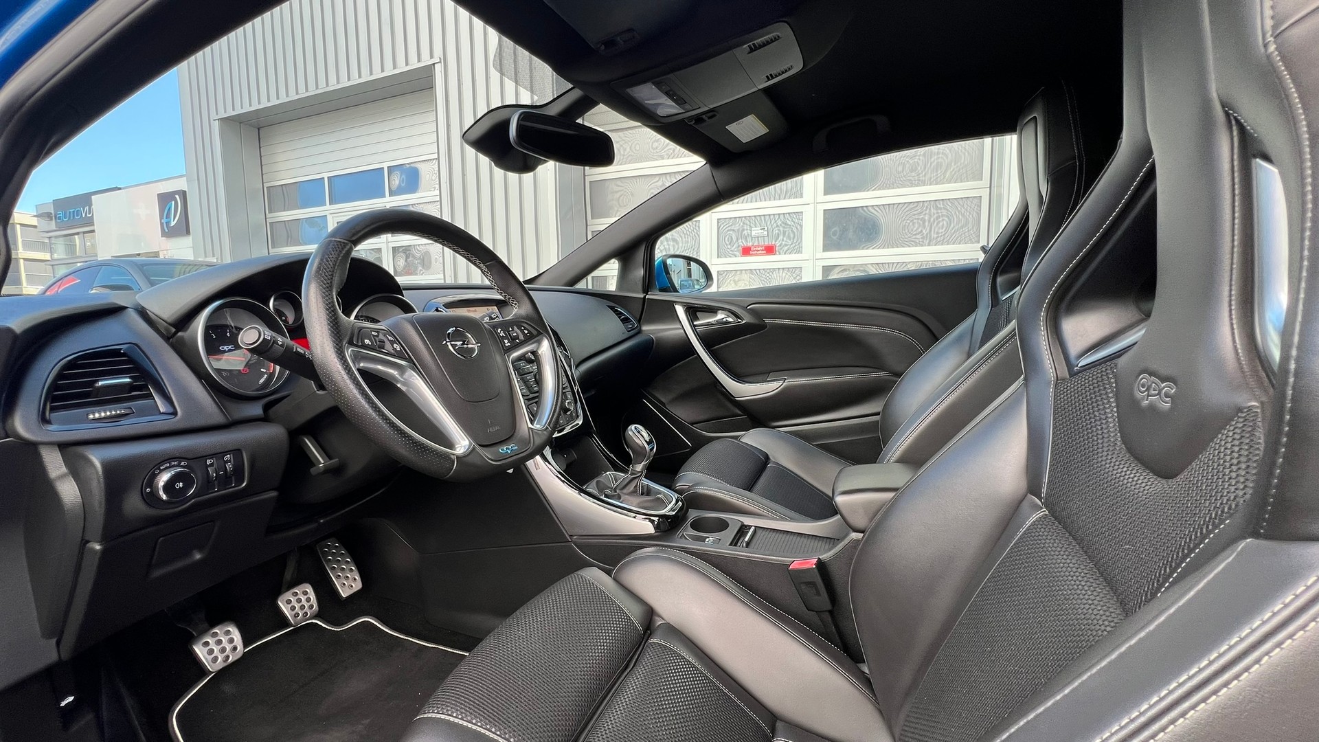OPEL ASTRA GTC 2.0i 16V TURBO OPC l 280 PS-image-23