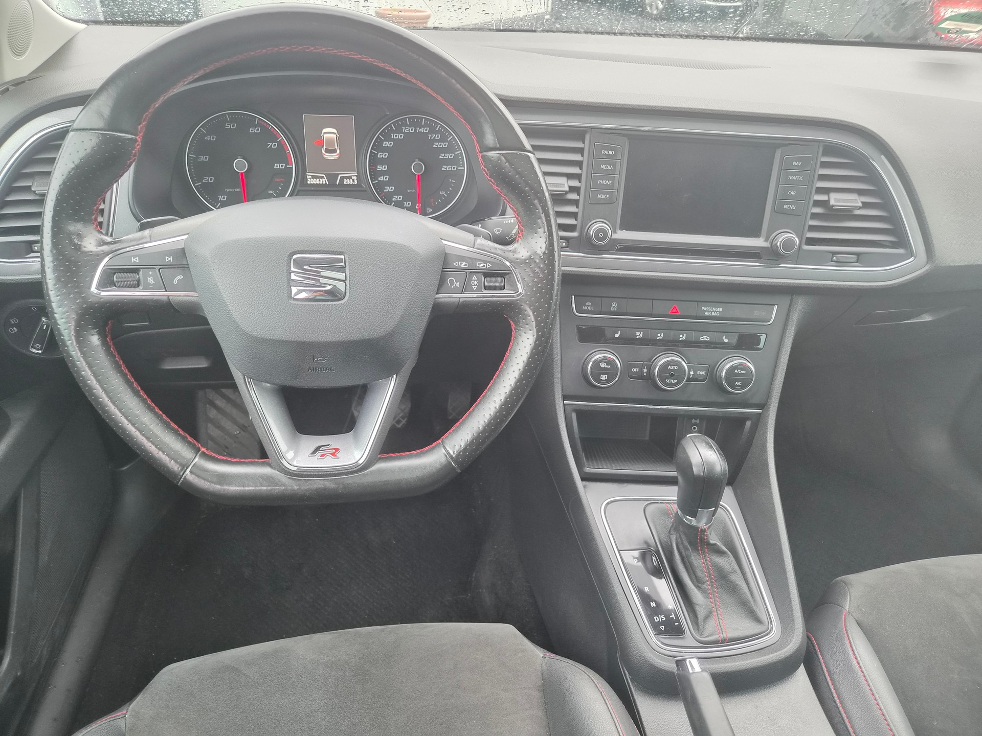 SEAT Leon 1.8 TSI FR DSG-image-11