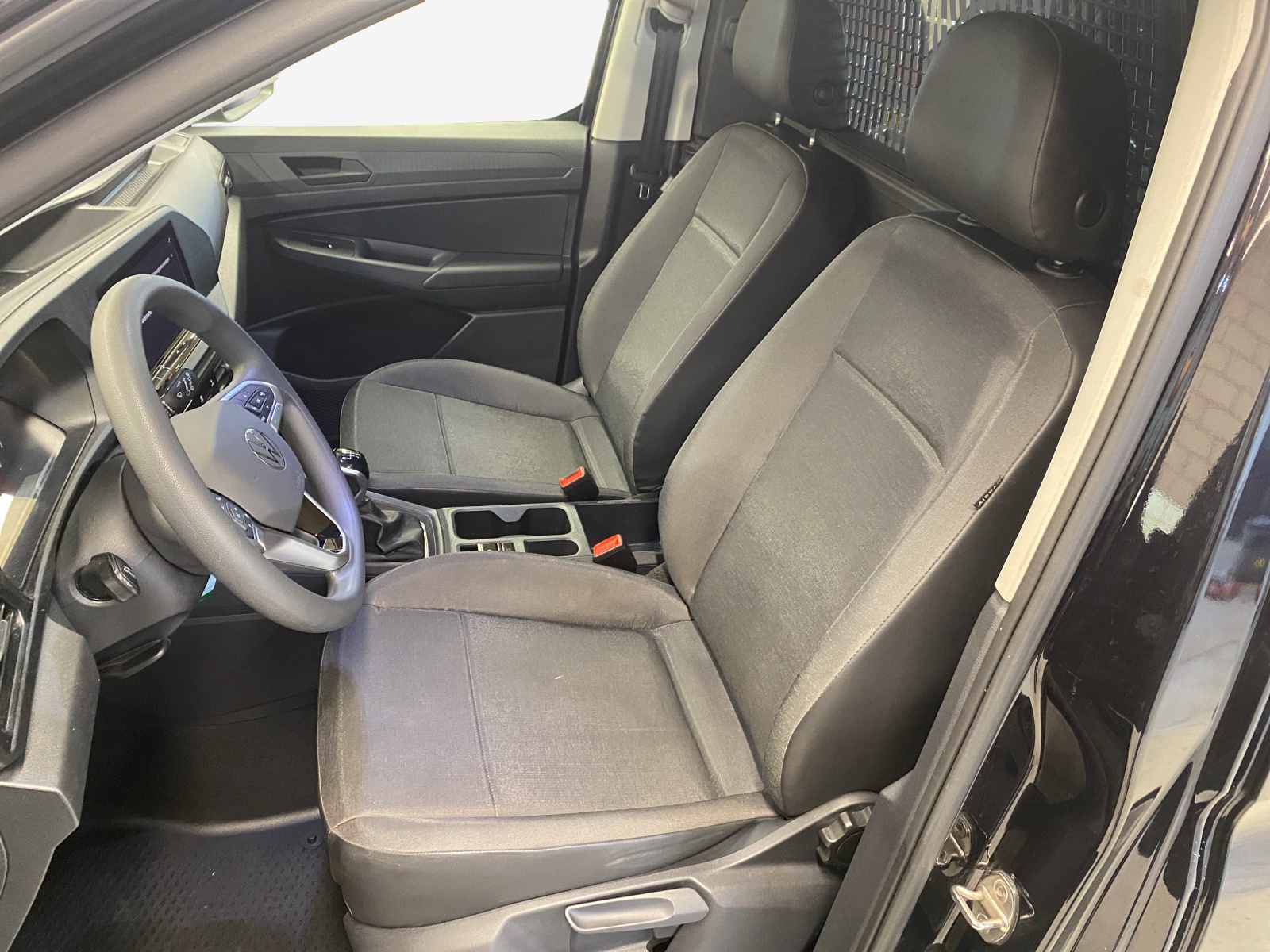 VW Caddy Cargo 2.0TDI Maxi-image-11