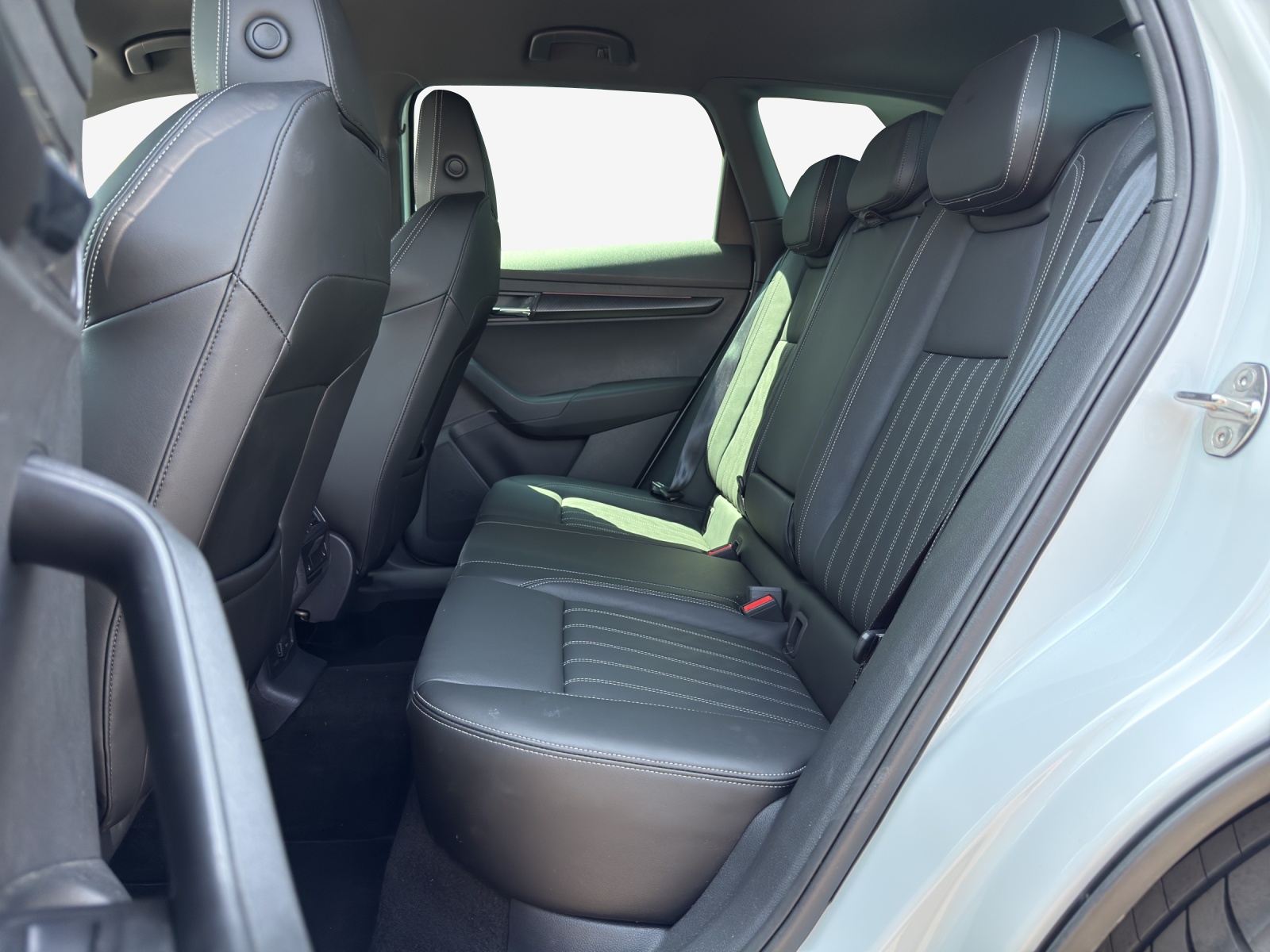 SKODA Karoq 2.0 TSI SportLine 4x4 DSG-image-11