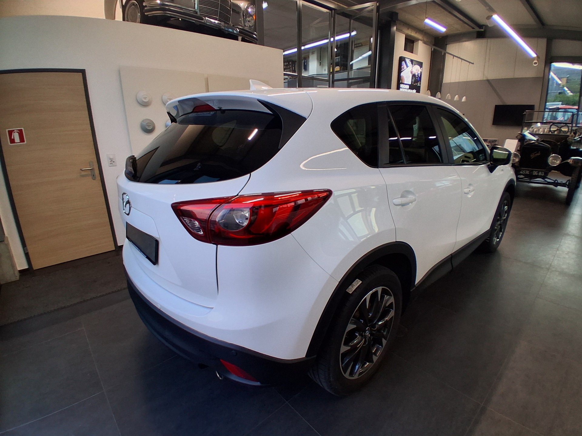 MAZDA CX-5 2.0 Revolution AWD-image-2