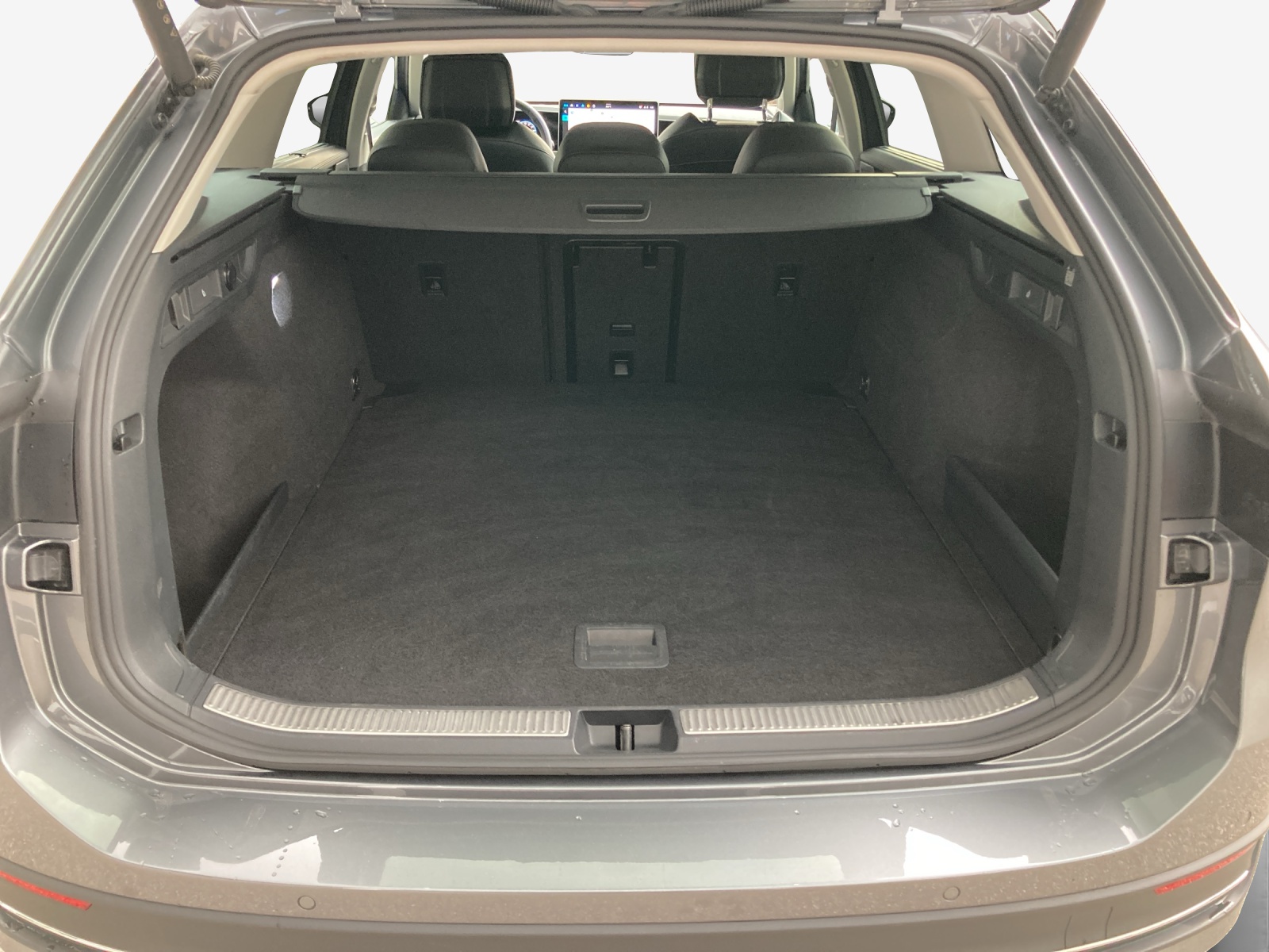 VW Passat Variant 2.0 TDI evo Business 4 Motion DSG-image-12