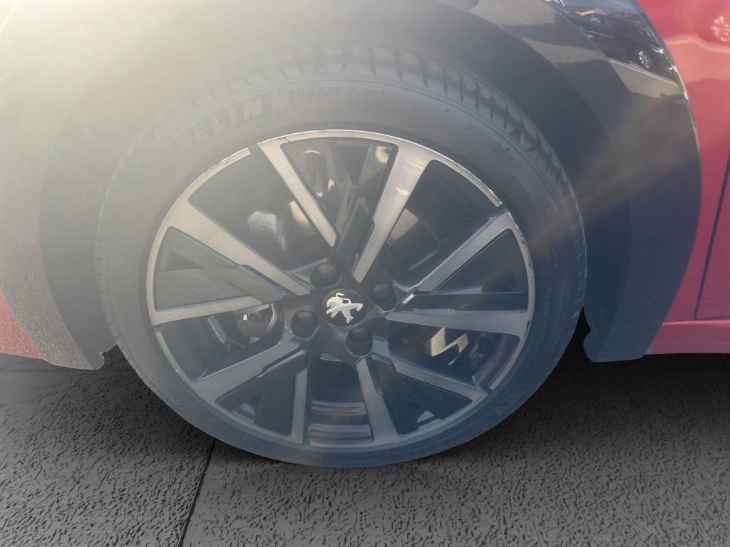 PEUGEOT 208 1.2 PureTech GT Pack EAT8-image-14
