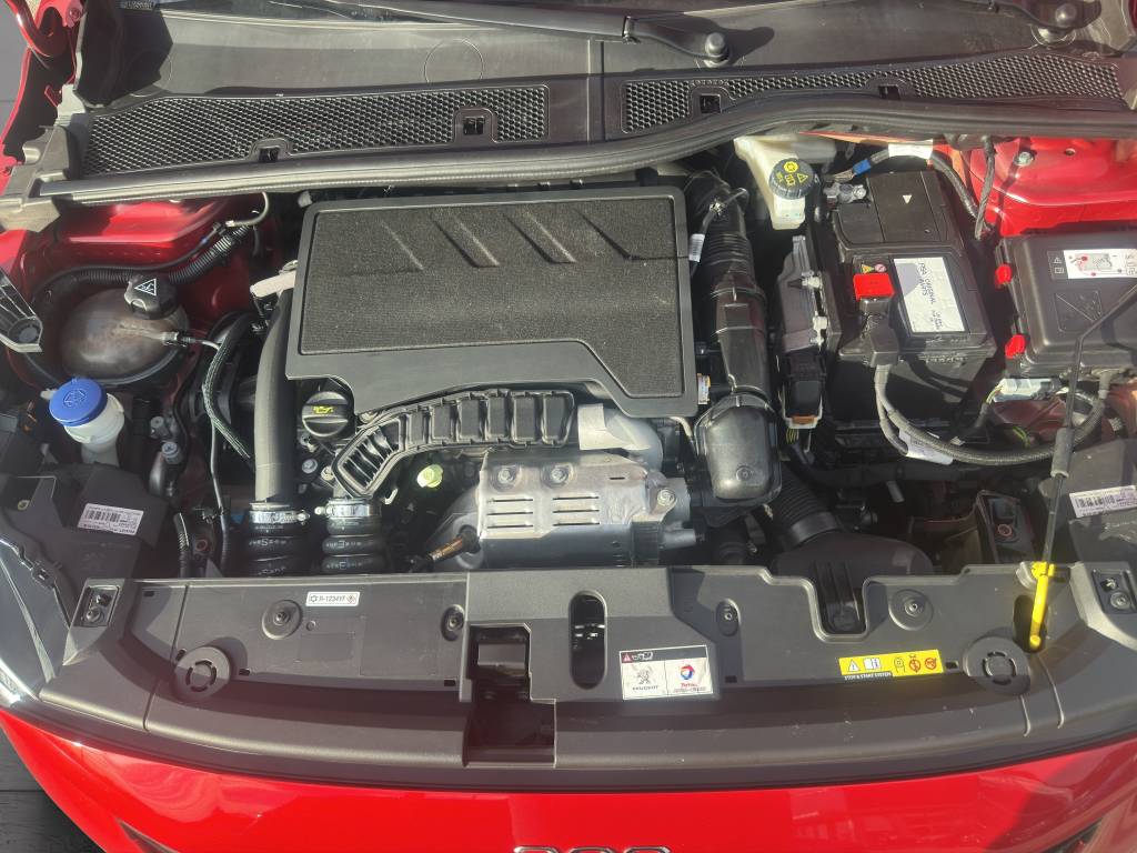 PEUGEOT 208 1.2 PureTech GT Pack EAT8-image-15