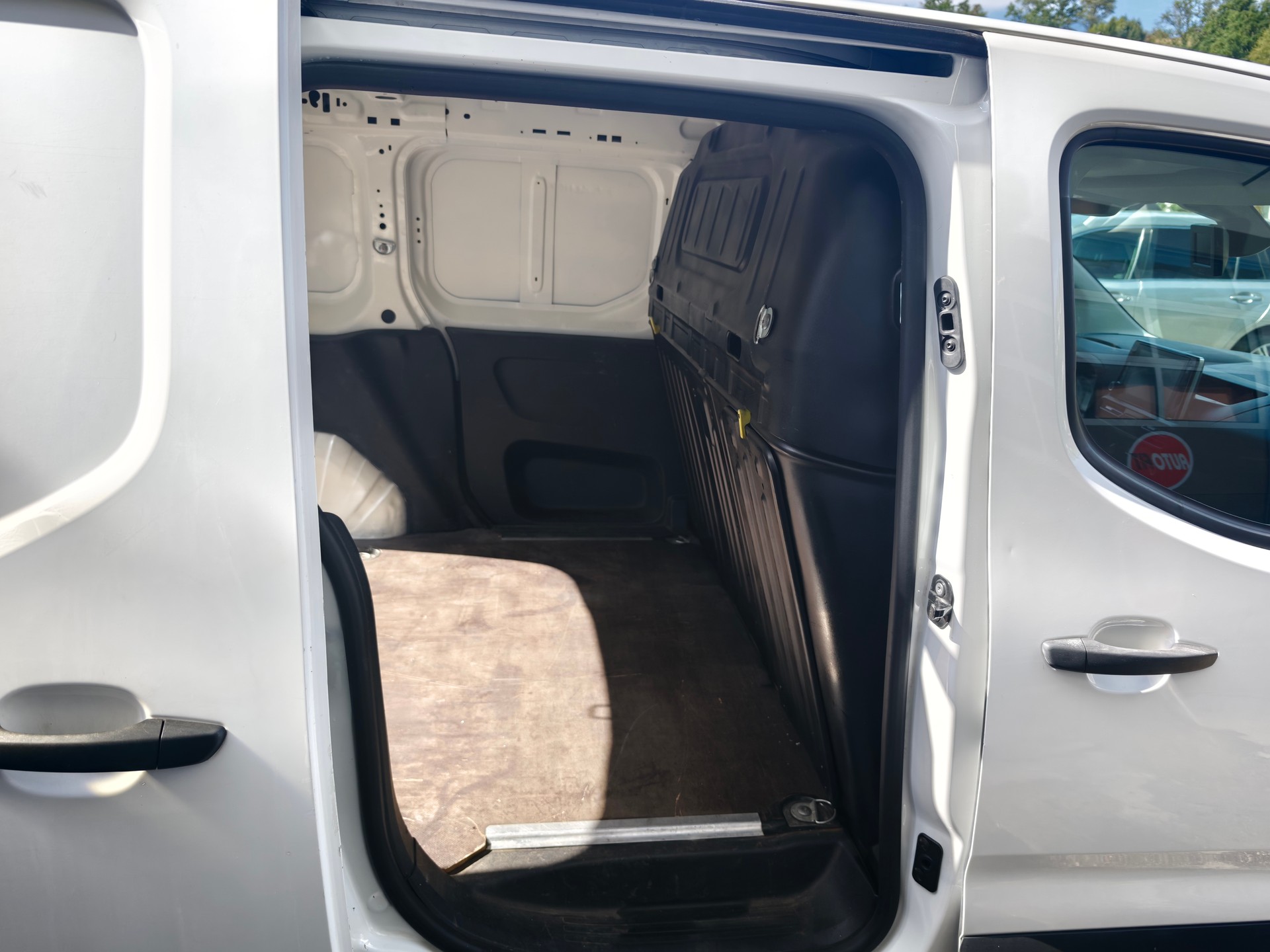 CITROEN Berlingo Van 1.6 Blue HDi 100 s/s Worker 1000kg-image-19
