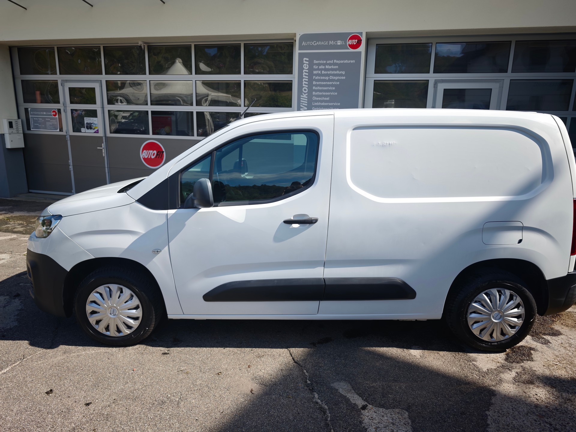 CITROEN Berlingo Van 1.6 Blue HDi 100 s/s Worker 1000kg-image-15