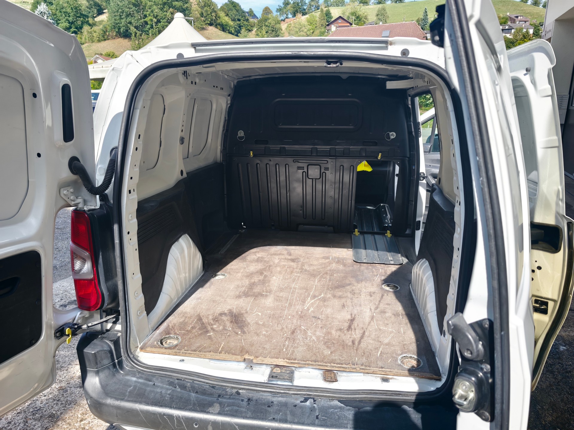 CITROEN Berlingo Van 1.6 Blue HDi 100 s/s Worker 1000kg-image-30