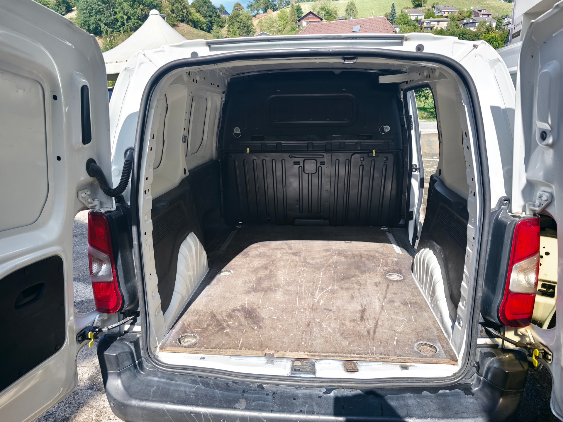 CITROEN Berlingo Van 1.6 Blue HDi 100 s/s Worker 1000kg-image-21