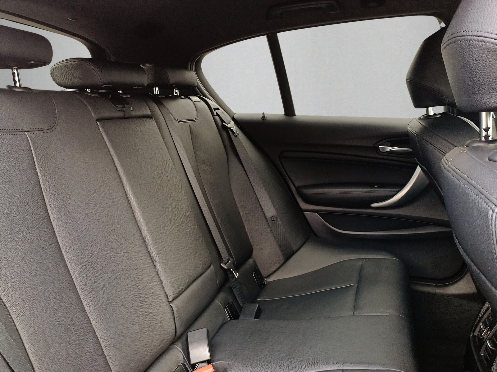 BMW 120d M-Paket - AHK - Leder - uvm.-image-17