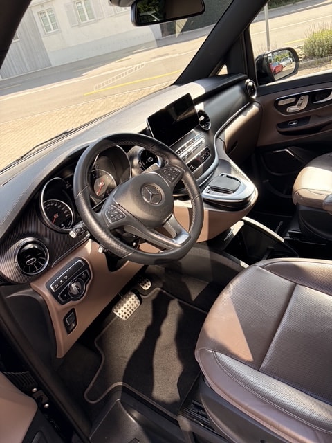 MERCEDES-BENZ V 300 d lang Avantgarde AMG-Line 4Matic 9G-Tronic-image-9