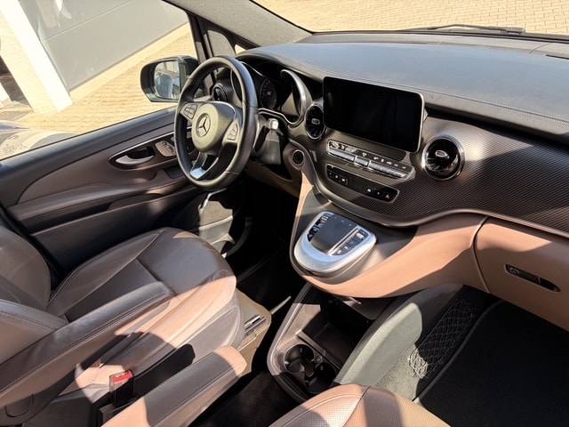 MERCEDES-BENZ V 300 d lang Avantgarde AMG-Line 4Matic 9G-Tronic-image-4